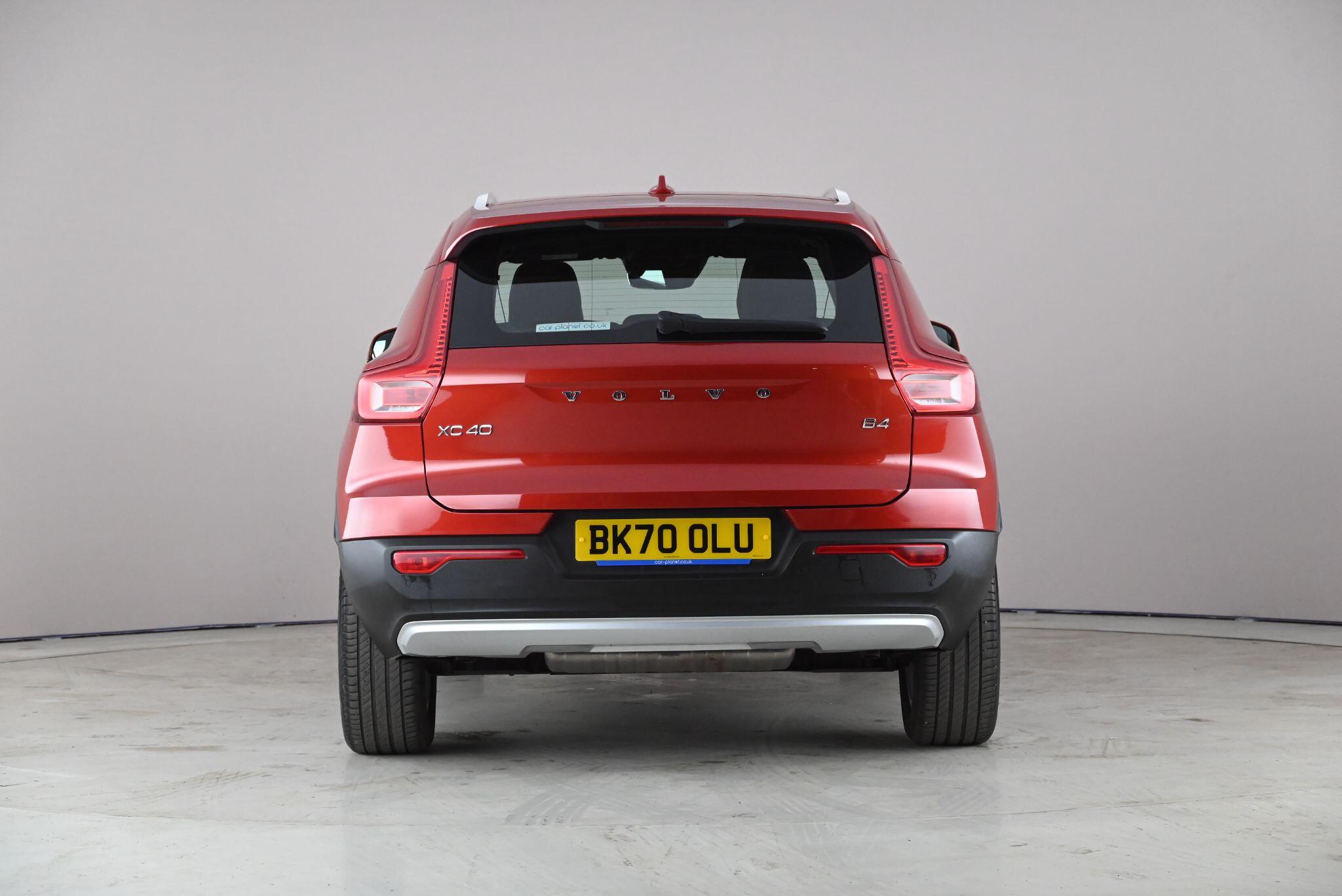 Volvo XC40 view 9