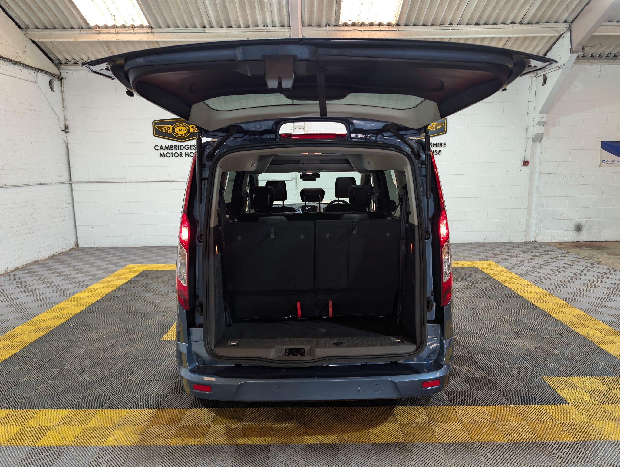 Ford Grand Tourneo Connect view 56