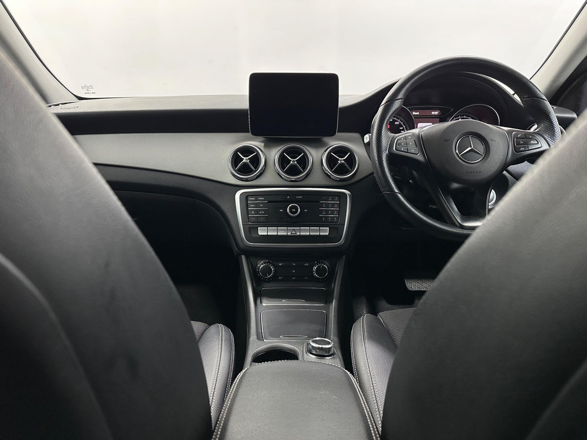 Mercedes-Benz Gla view 19
