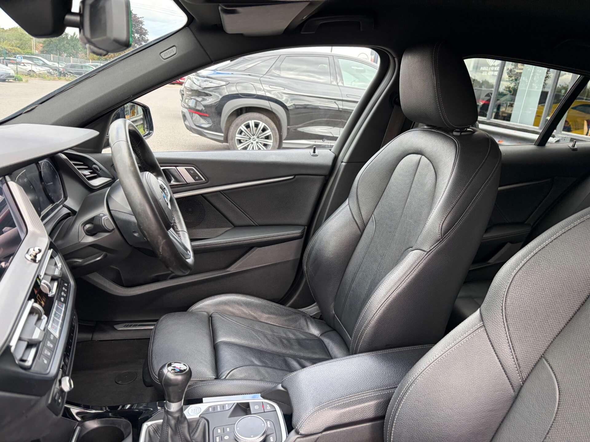 BMW 1 Series view 18