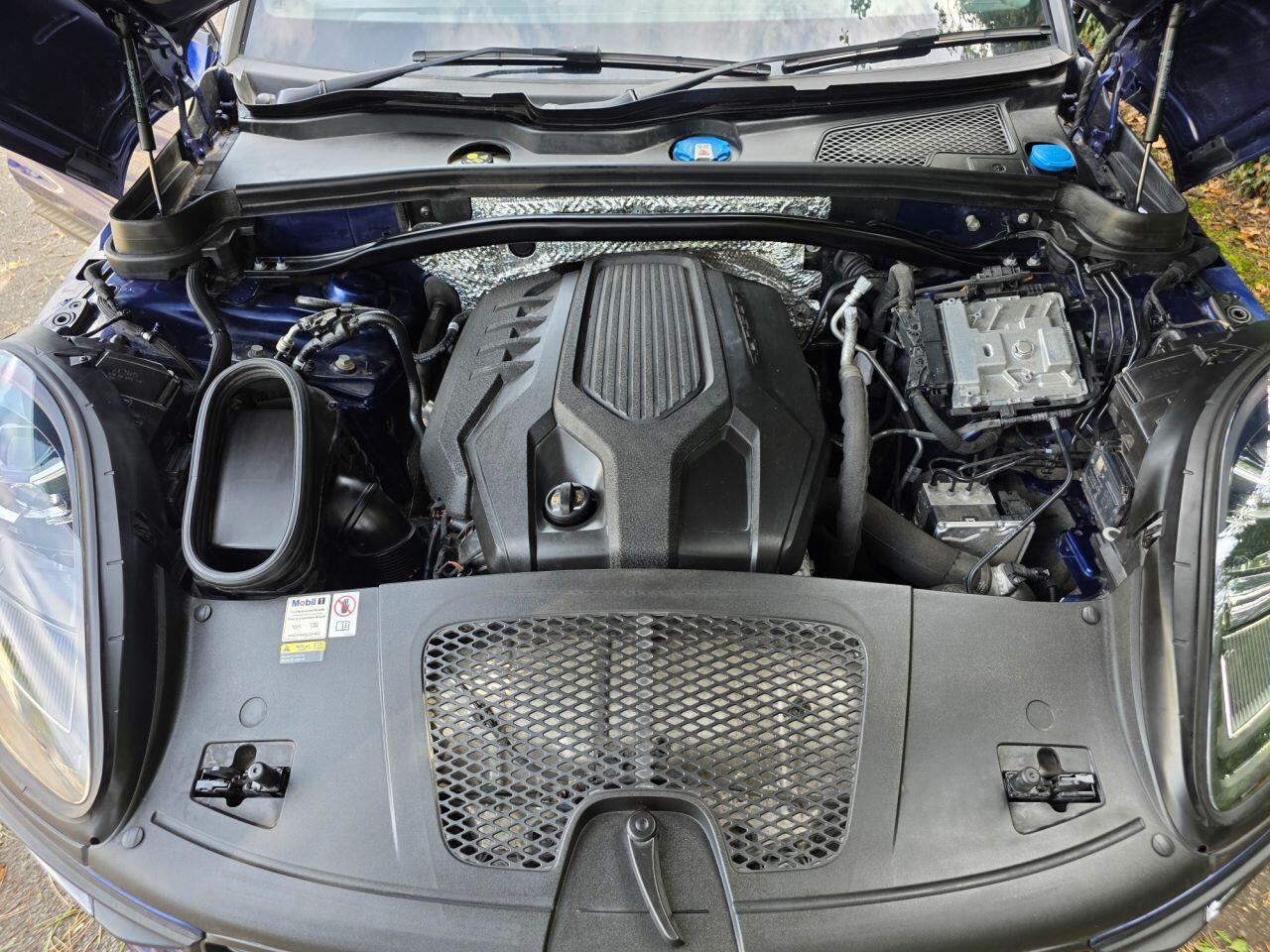 Porsche Macan view 44