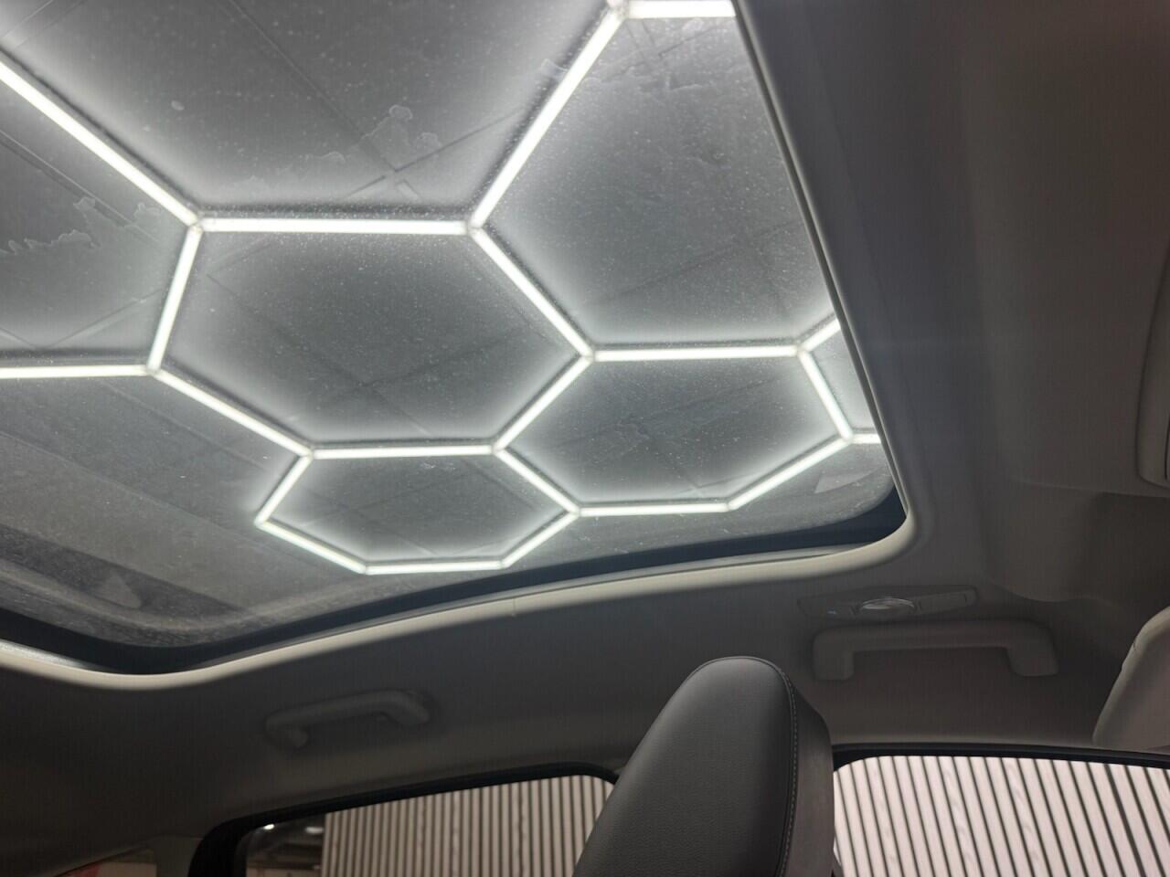 Ford C-Max view 25