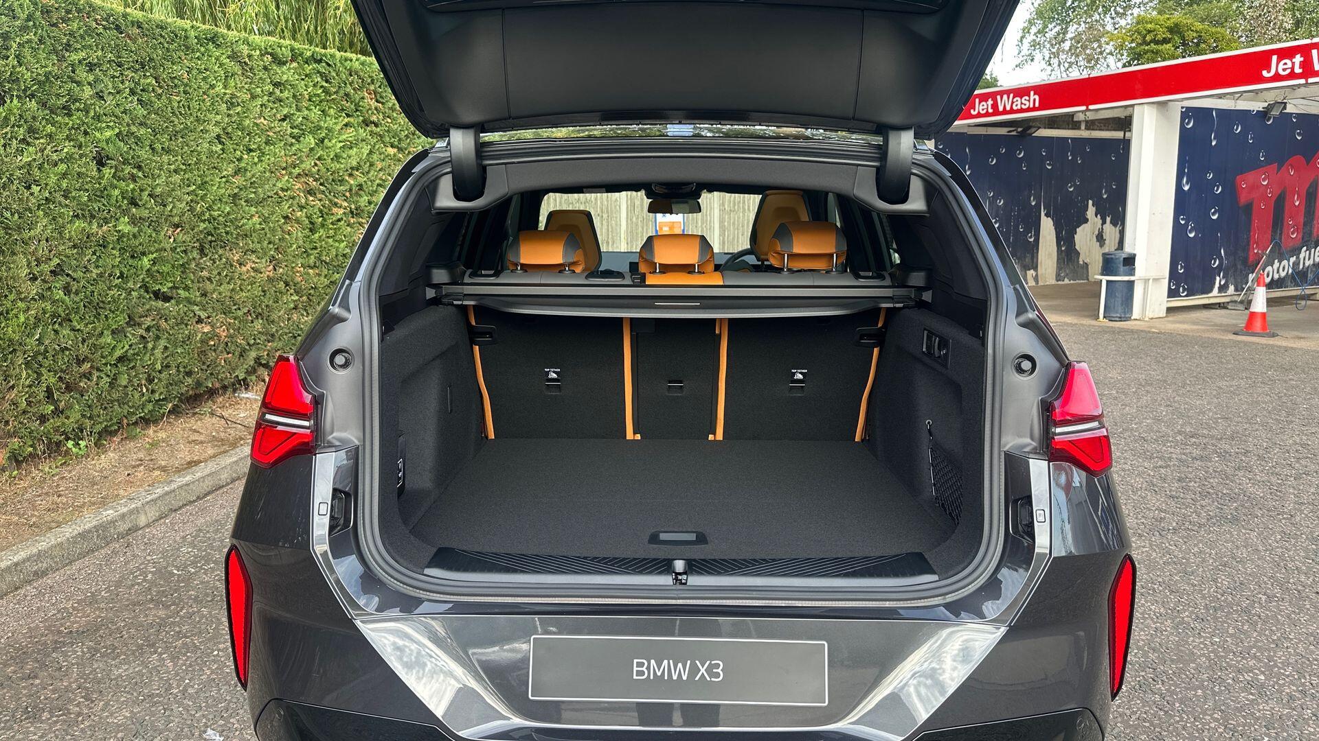 BMW X3 view 13