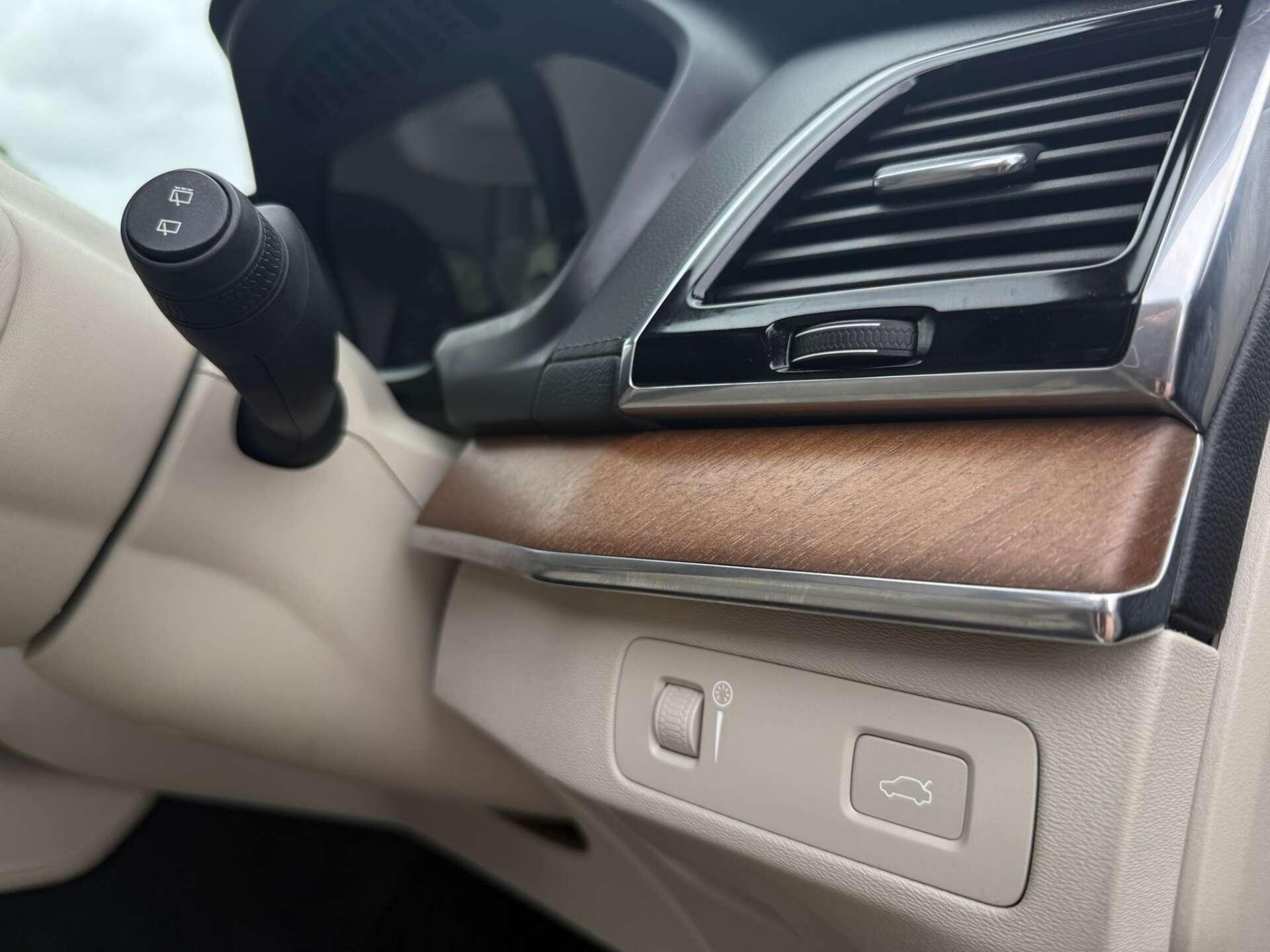 Volvo XC90 view 36