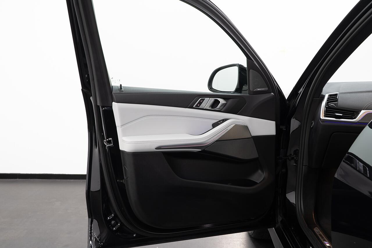 BMW X5 view 13
