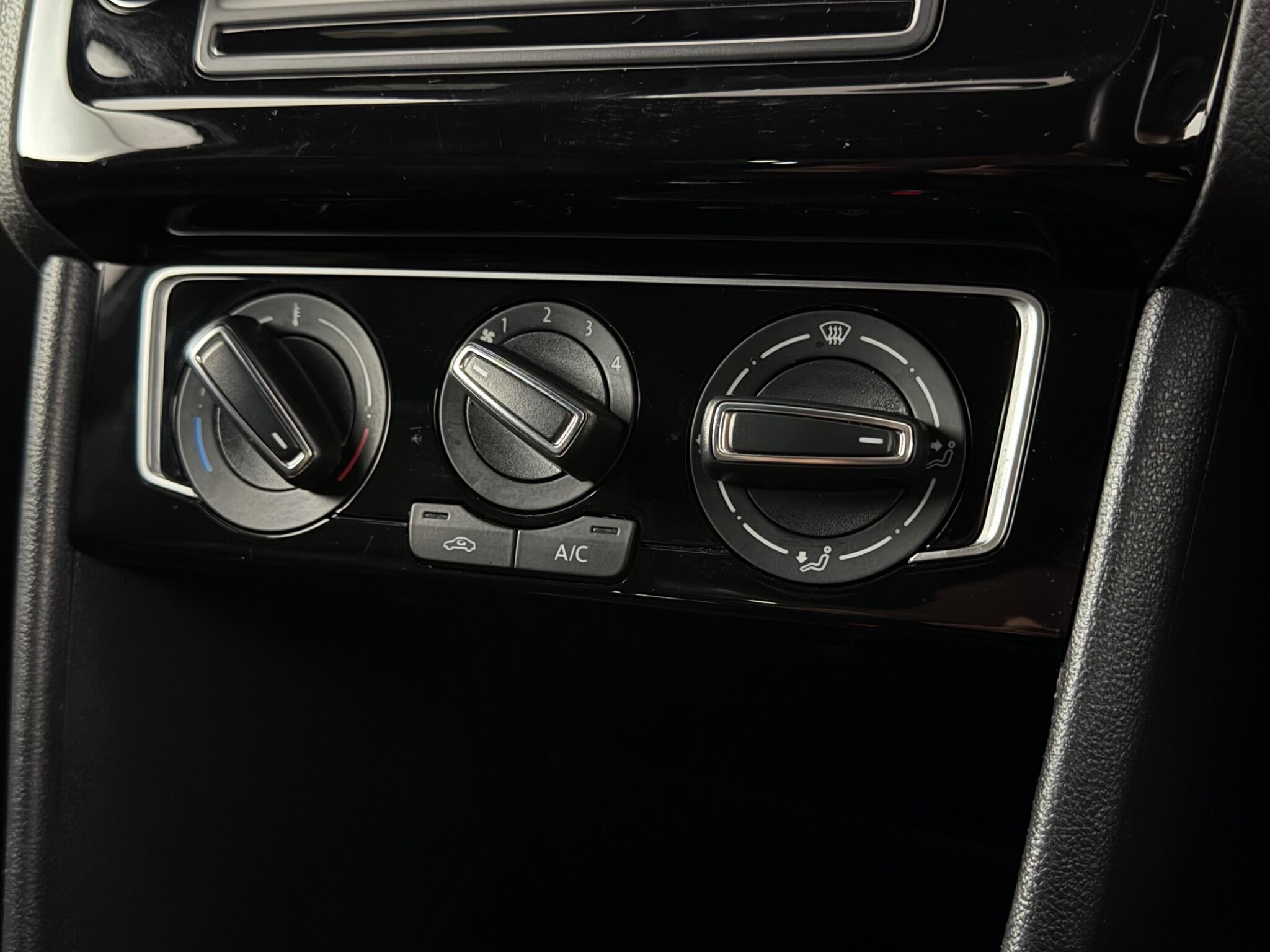 Volkswagen Polo view 23