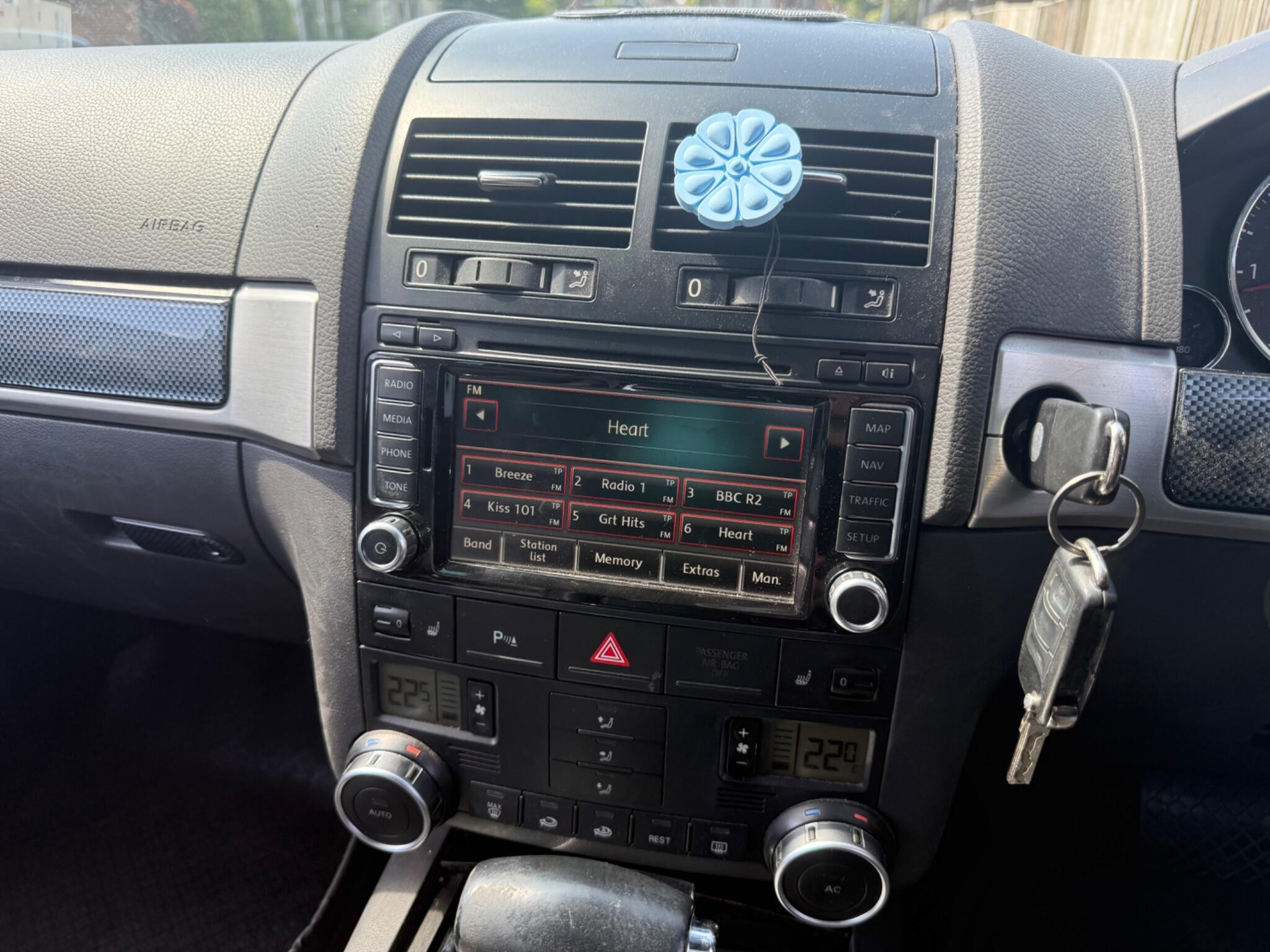 Volkswagen Touareg view 11