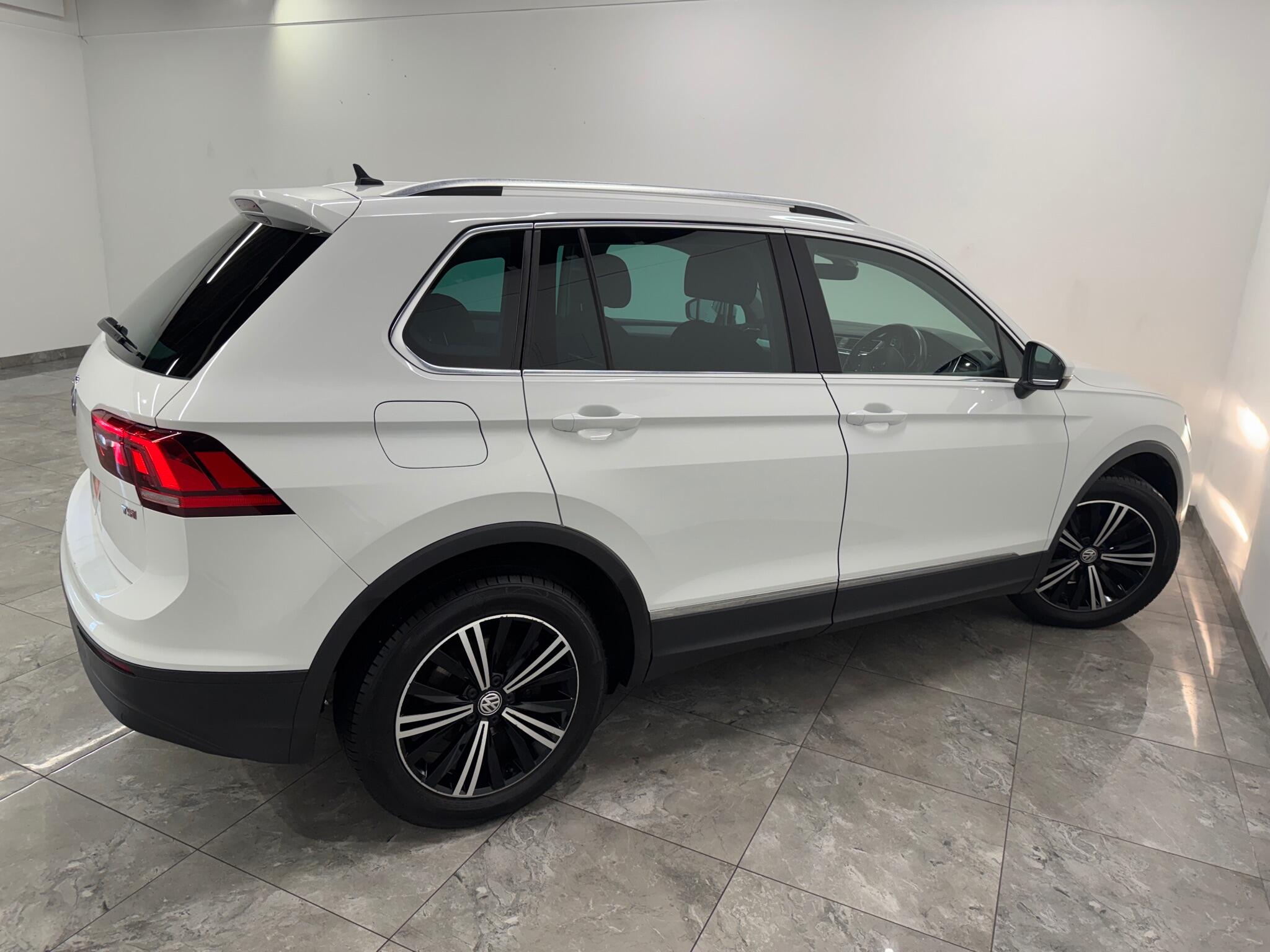 Volkswagen Tiguan view 8