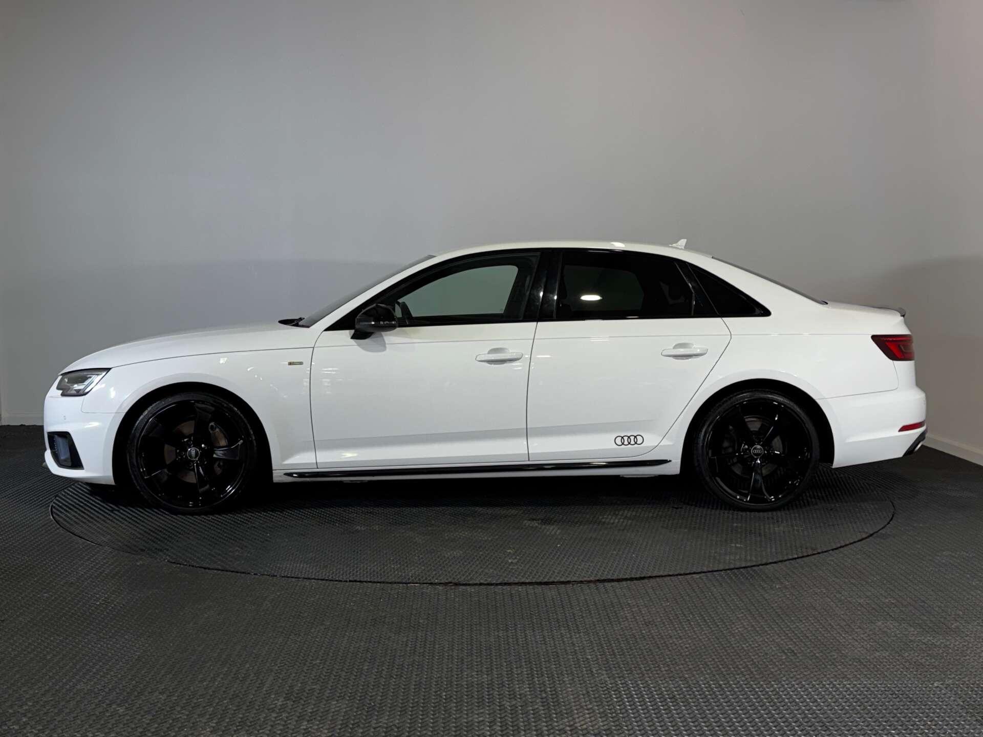 Audi A4 view 4