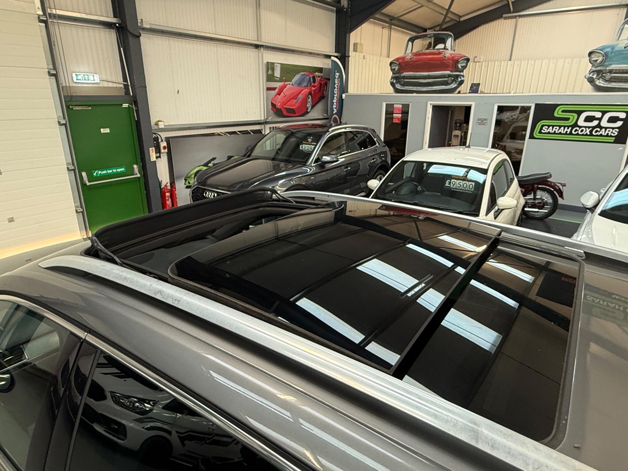Volkswagen Touareg view 34