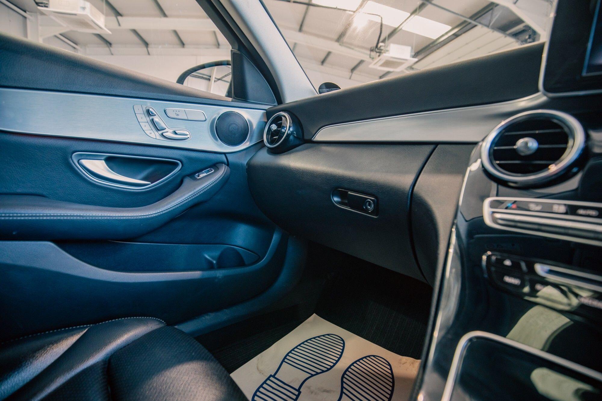 Mercedes-Benz C-Class view 19