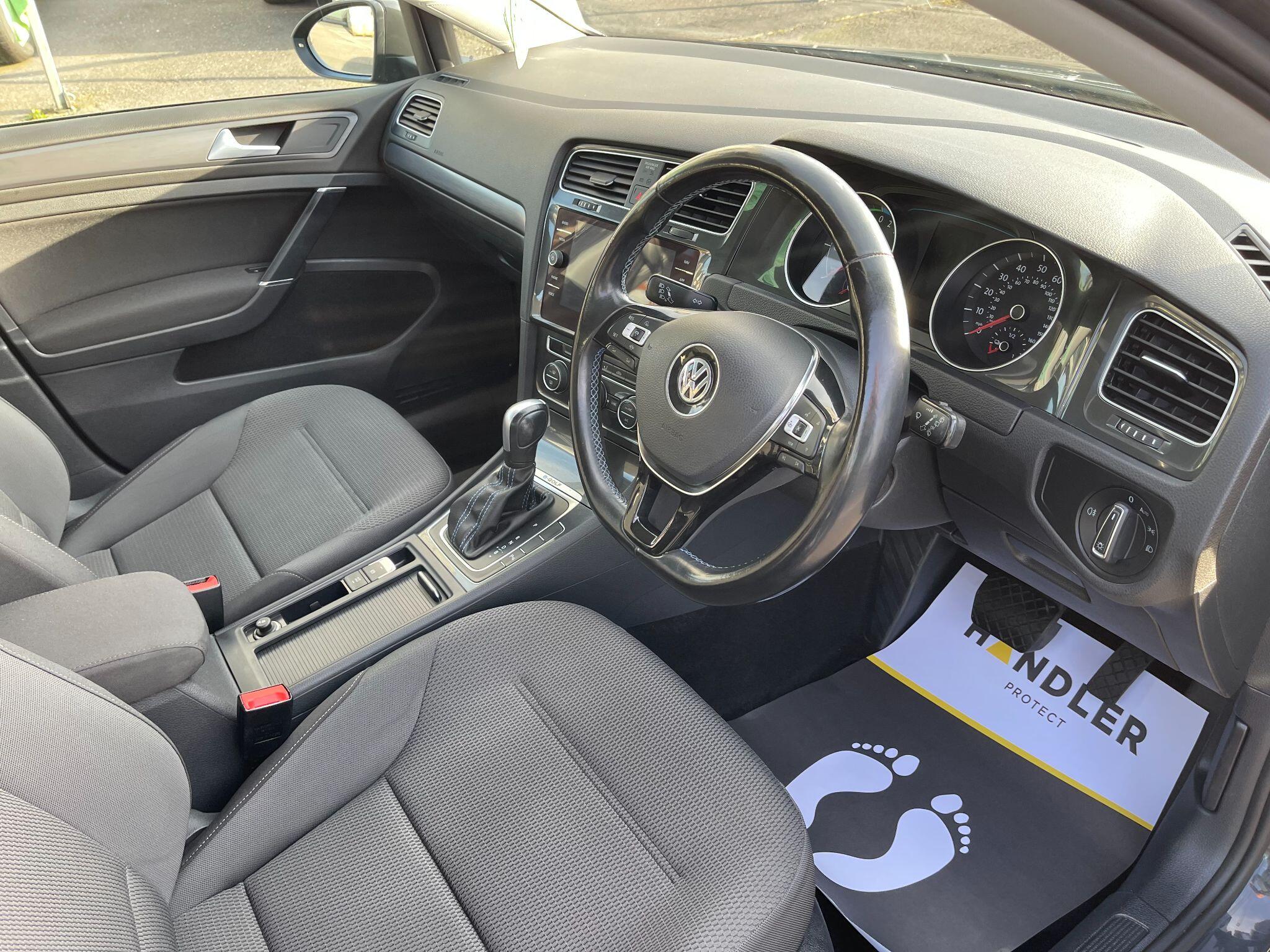 Volkswagen E-Golf view 28