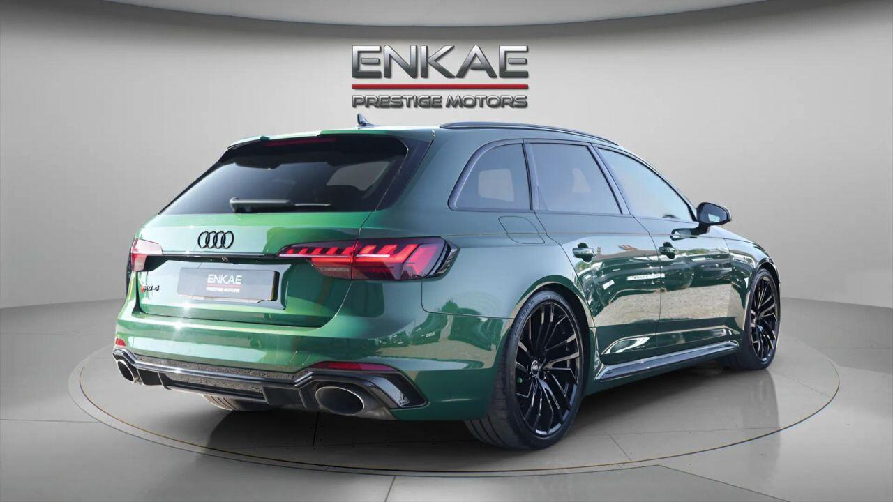 Audi RS4 Avant view 4