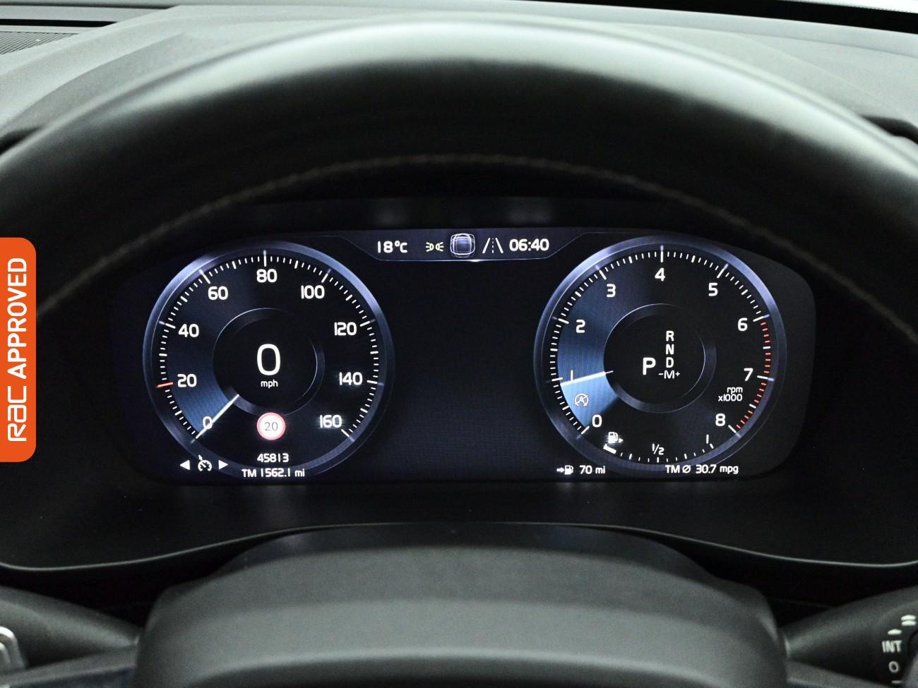 Volvo XC40 view 11