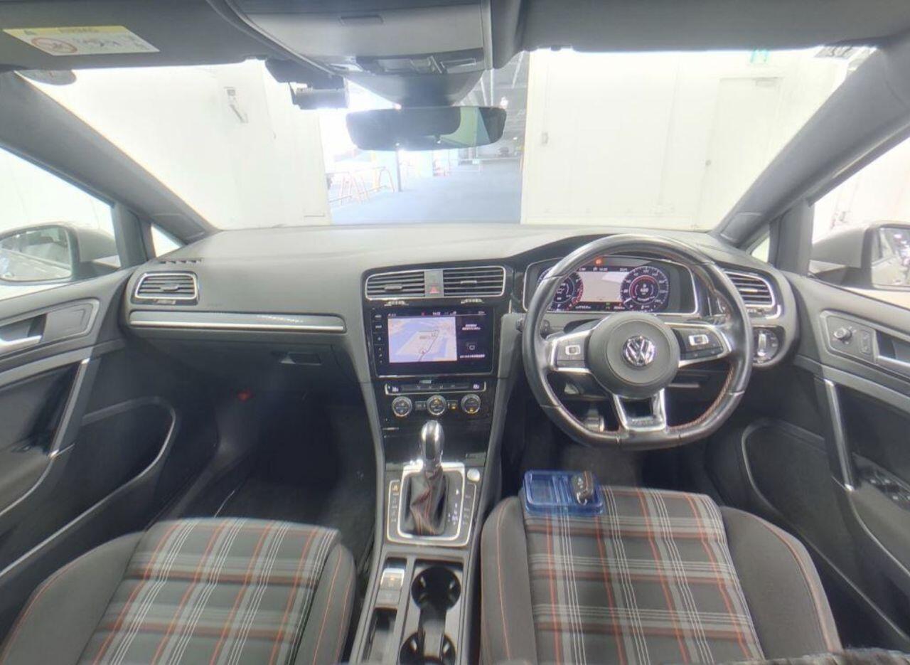 Volkswagen Golf view 5