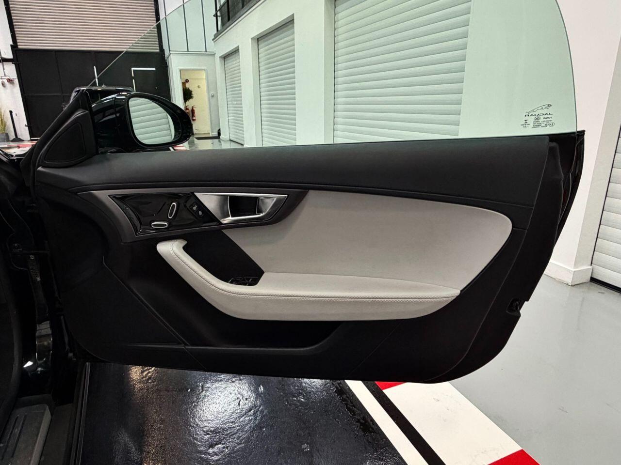Jaguar F-Type view 19