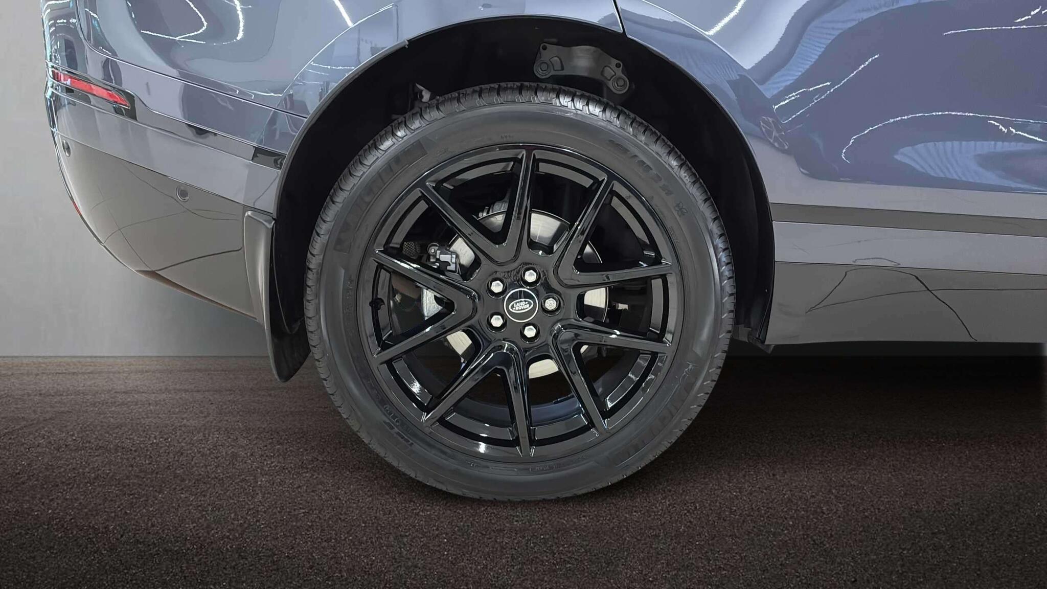 Land Rover Range Rover Velar view 8