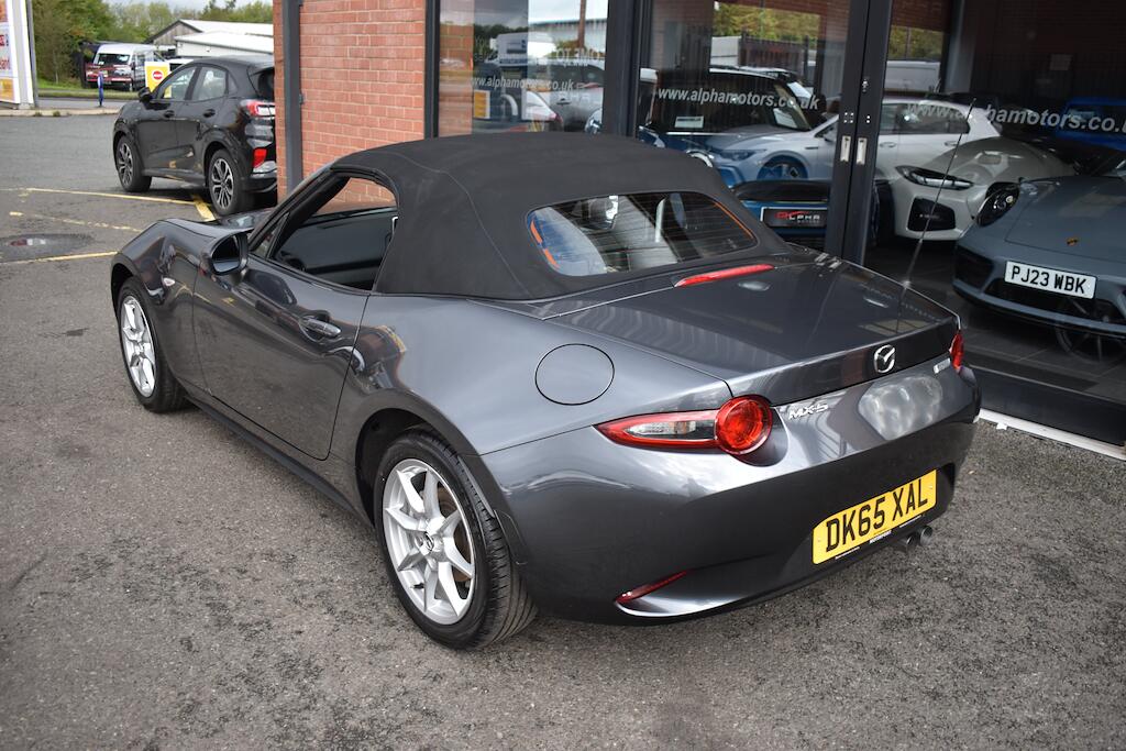 Mazda MX-5 view 12