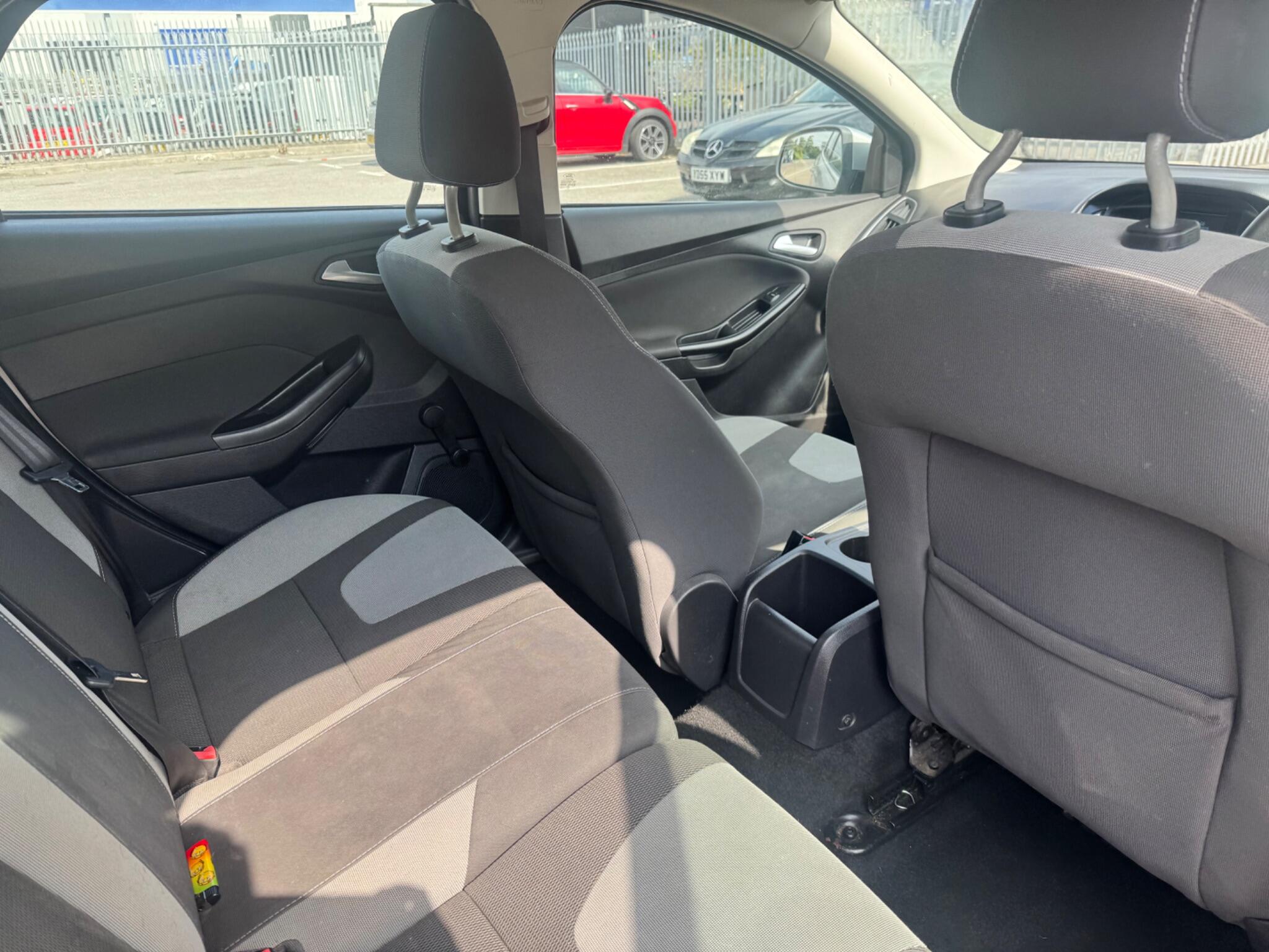 Ford Focus view 10