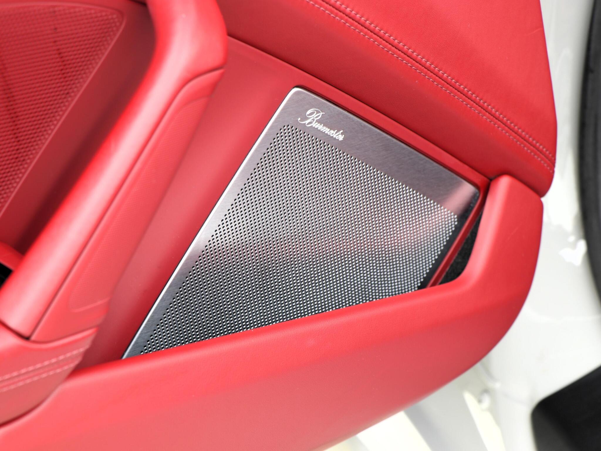 Porsche 911 view 32