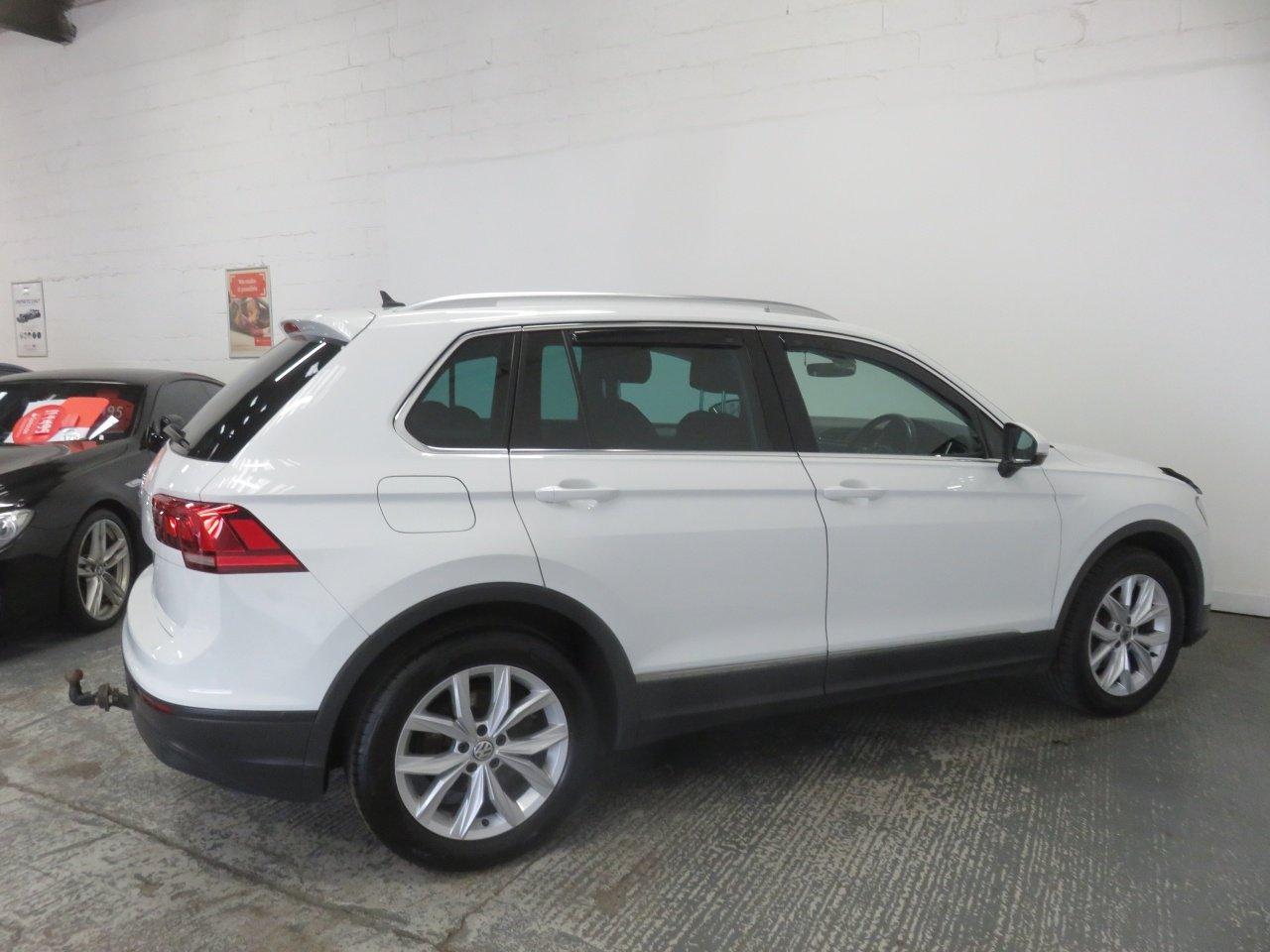 Volkswagen Tiguan view 11