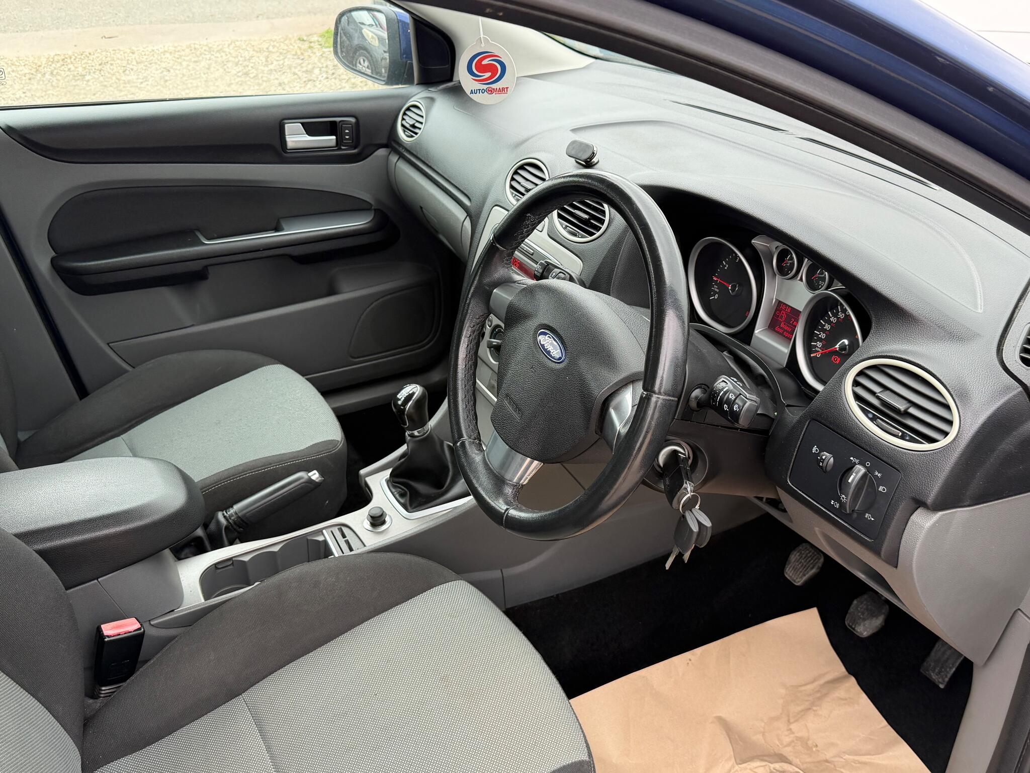 Ford Focus view 3