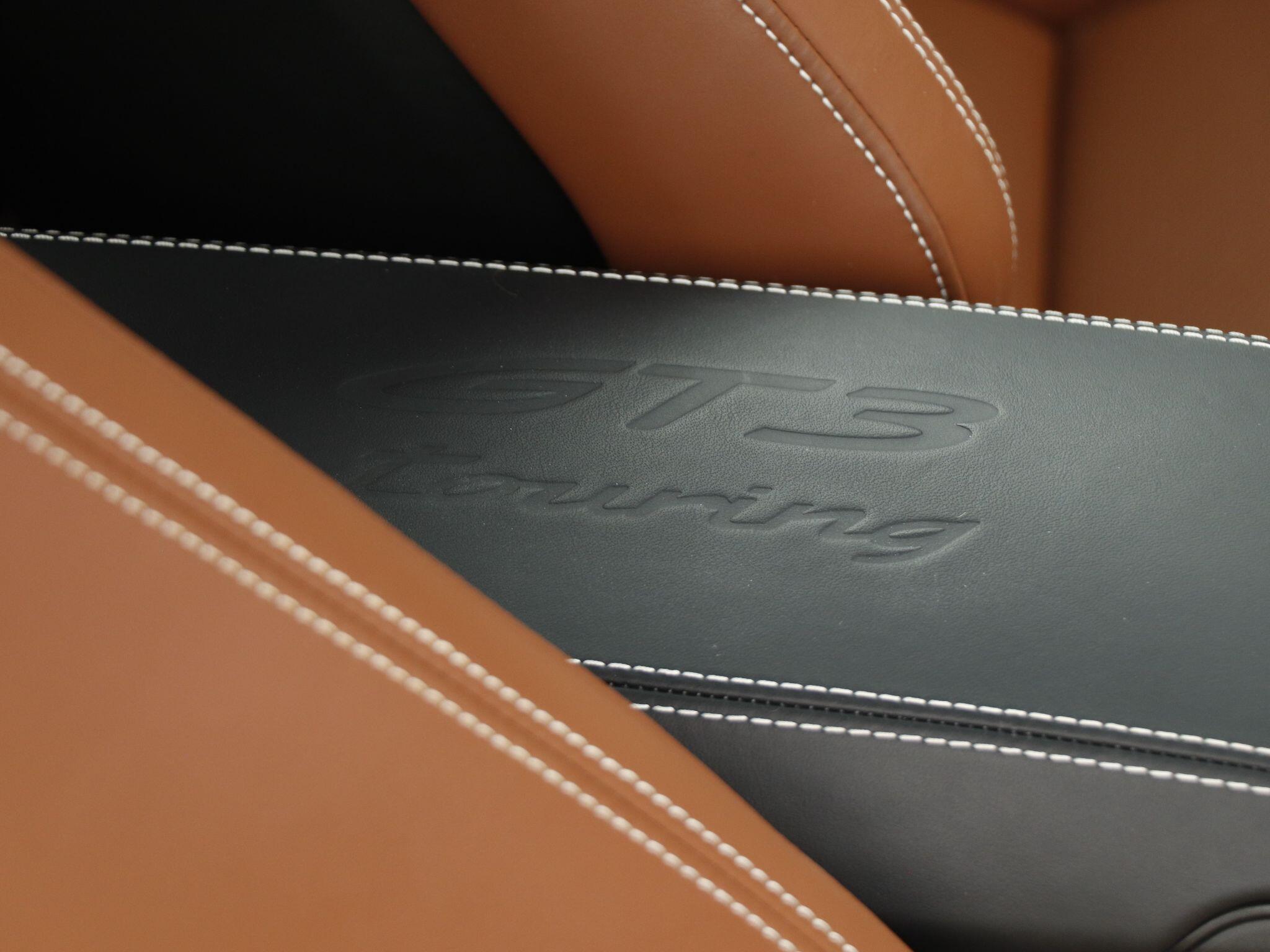 Porsche 911 view 28