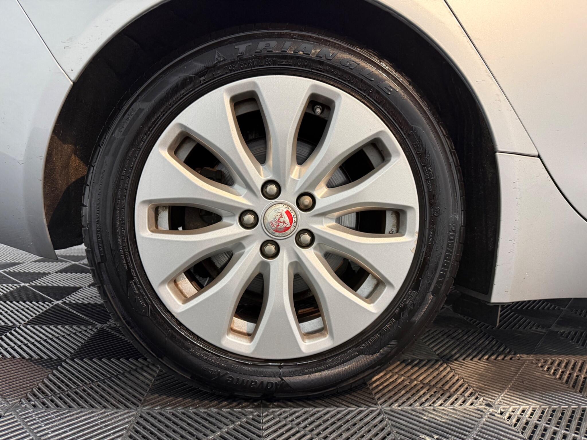 Jaguar Xe view 24