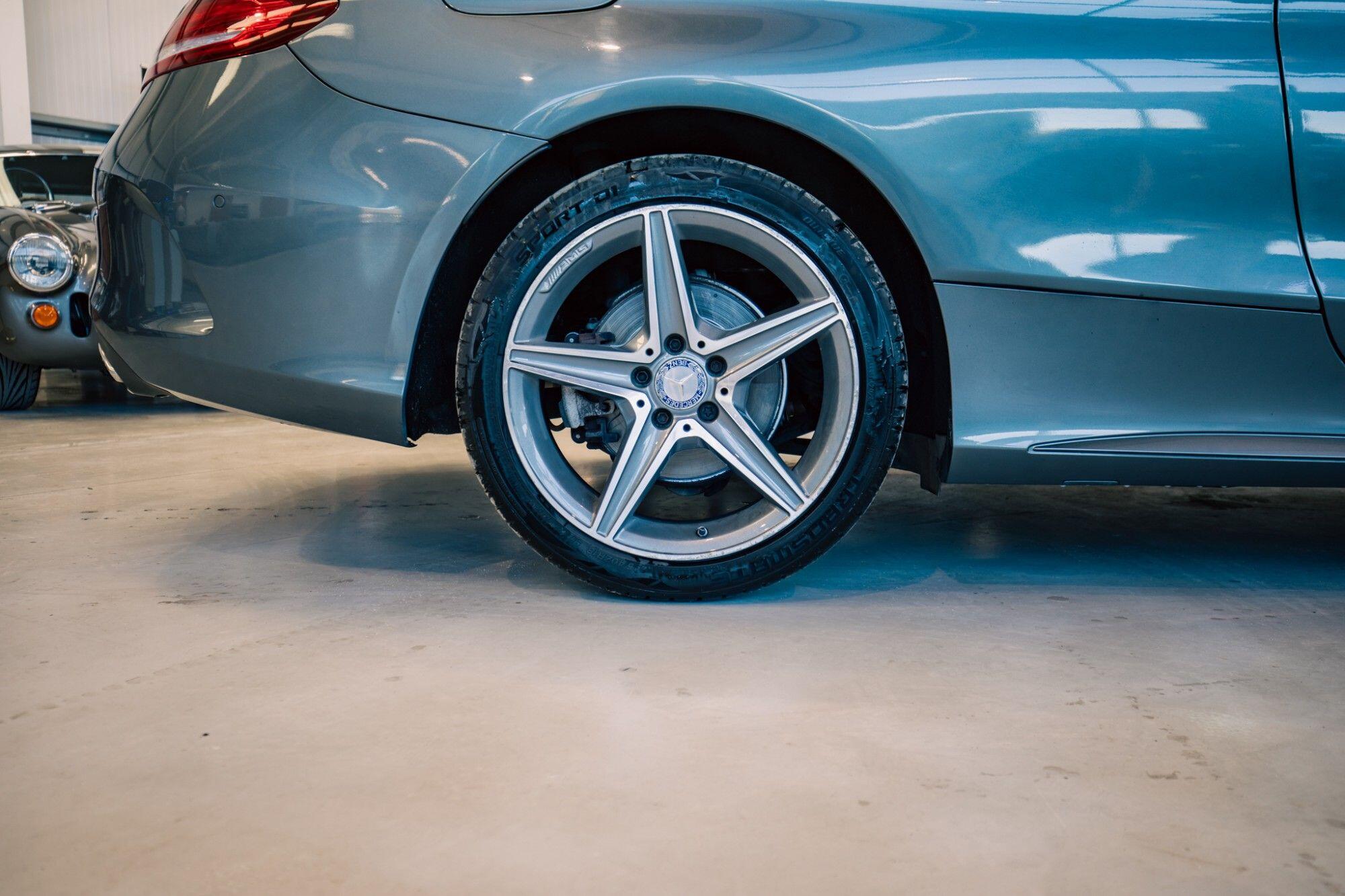 Mercedes-Benz C-Class view 6