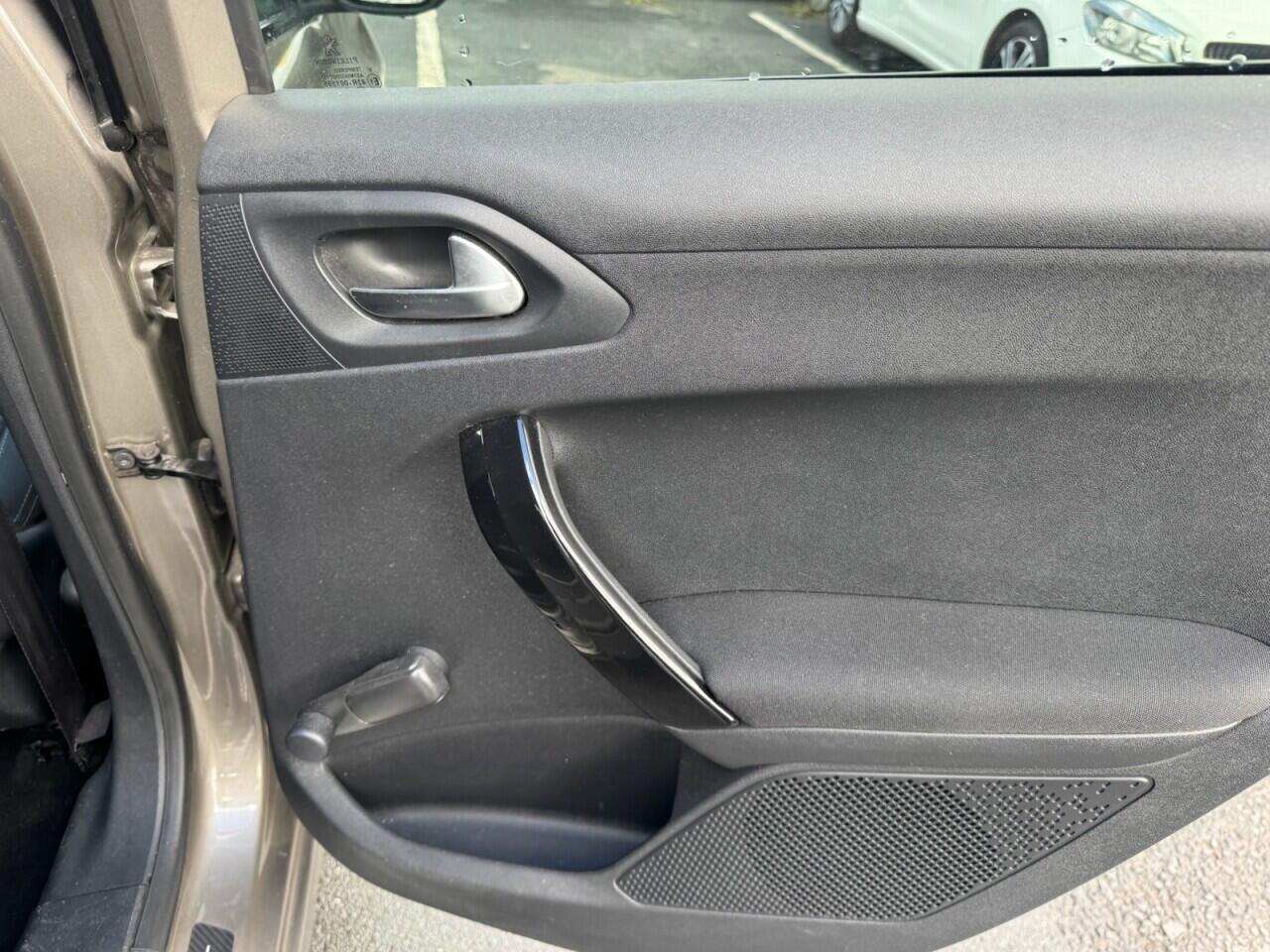 Peugeot 208 view 54