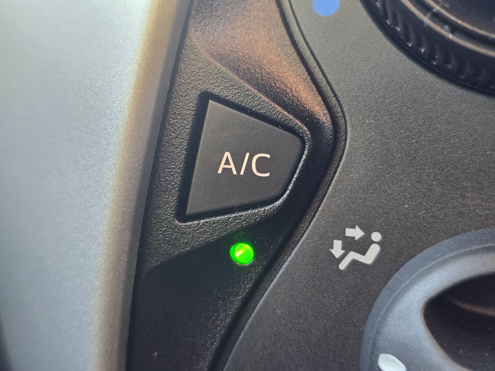 Peugeot 108 view 5