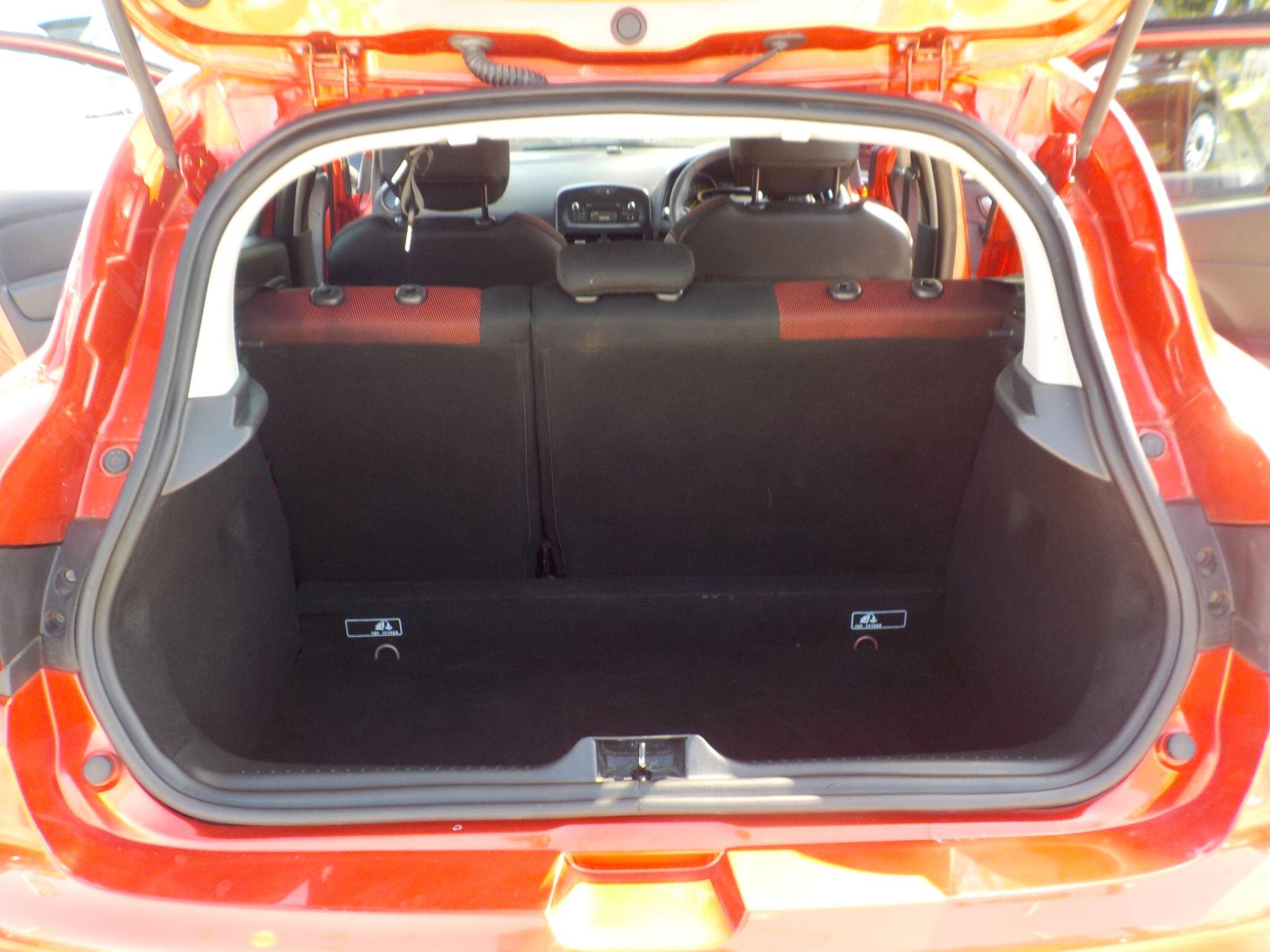 Renault Clio 0.9 TCe Play Euro 6 (s/s) 5dr