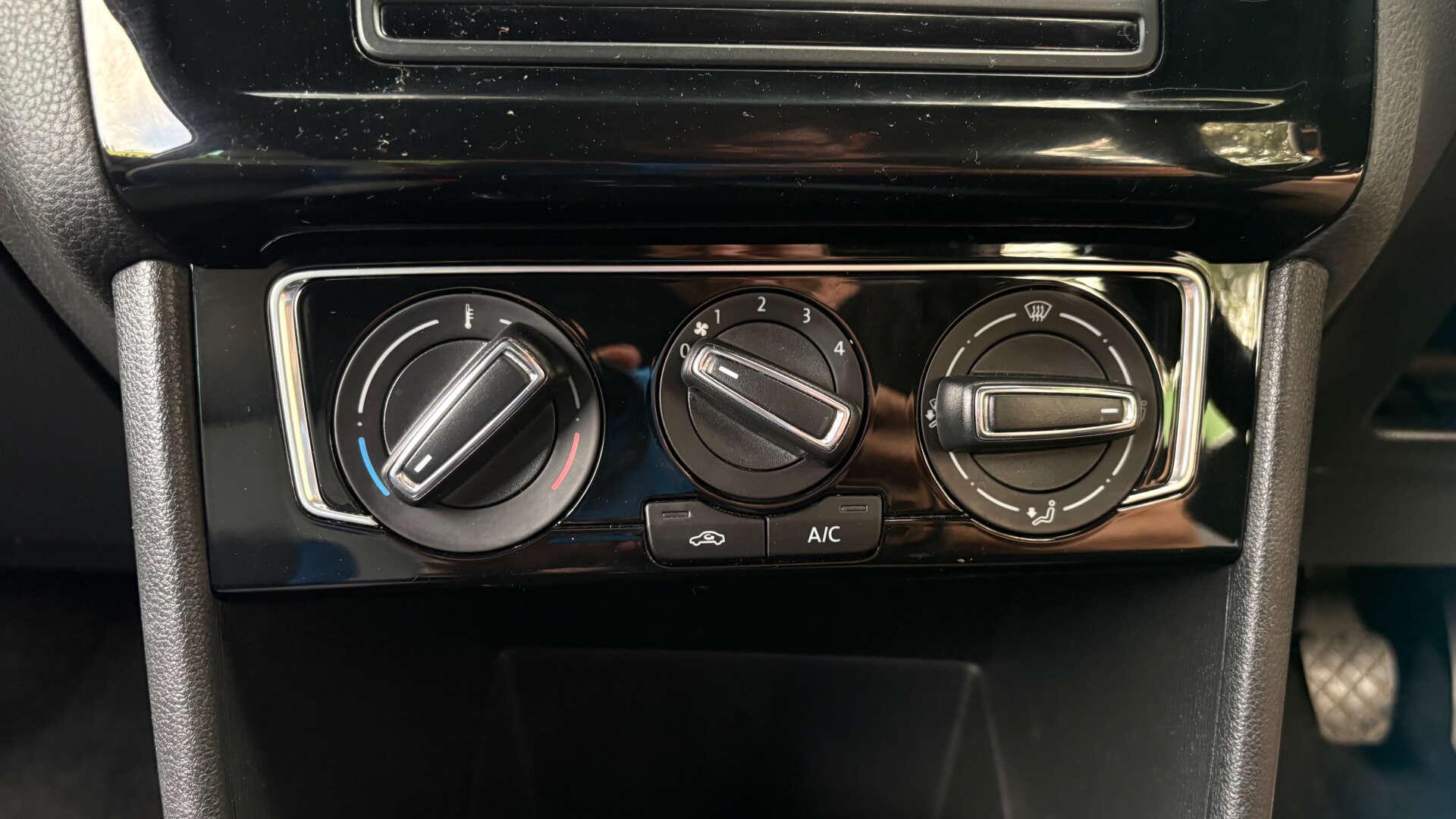Volkswagen Polo view 30