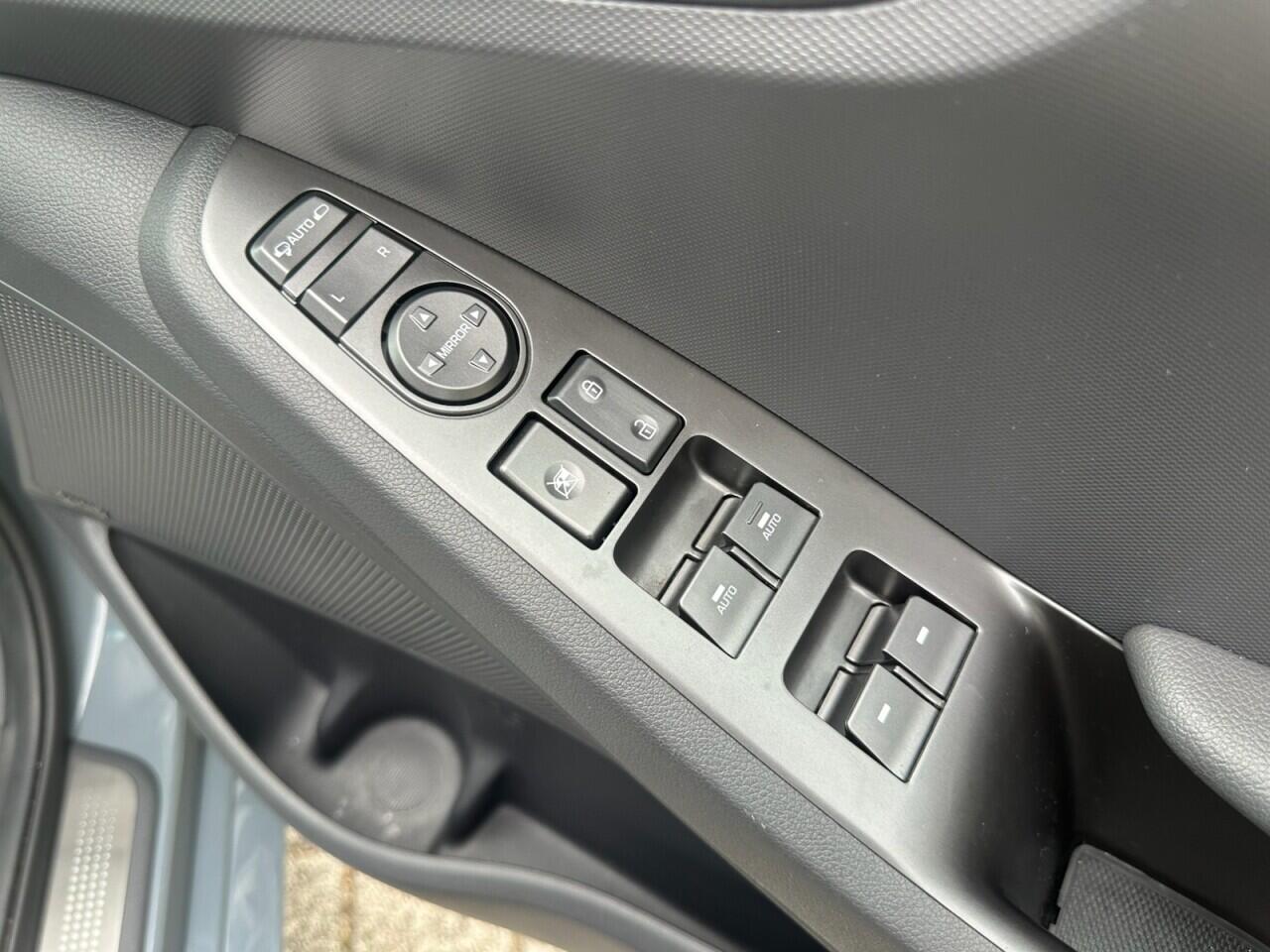 Hyundai Ioniq view 33