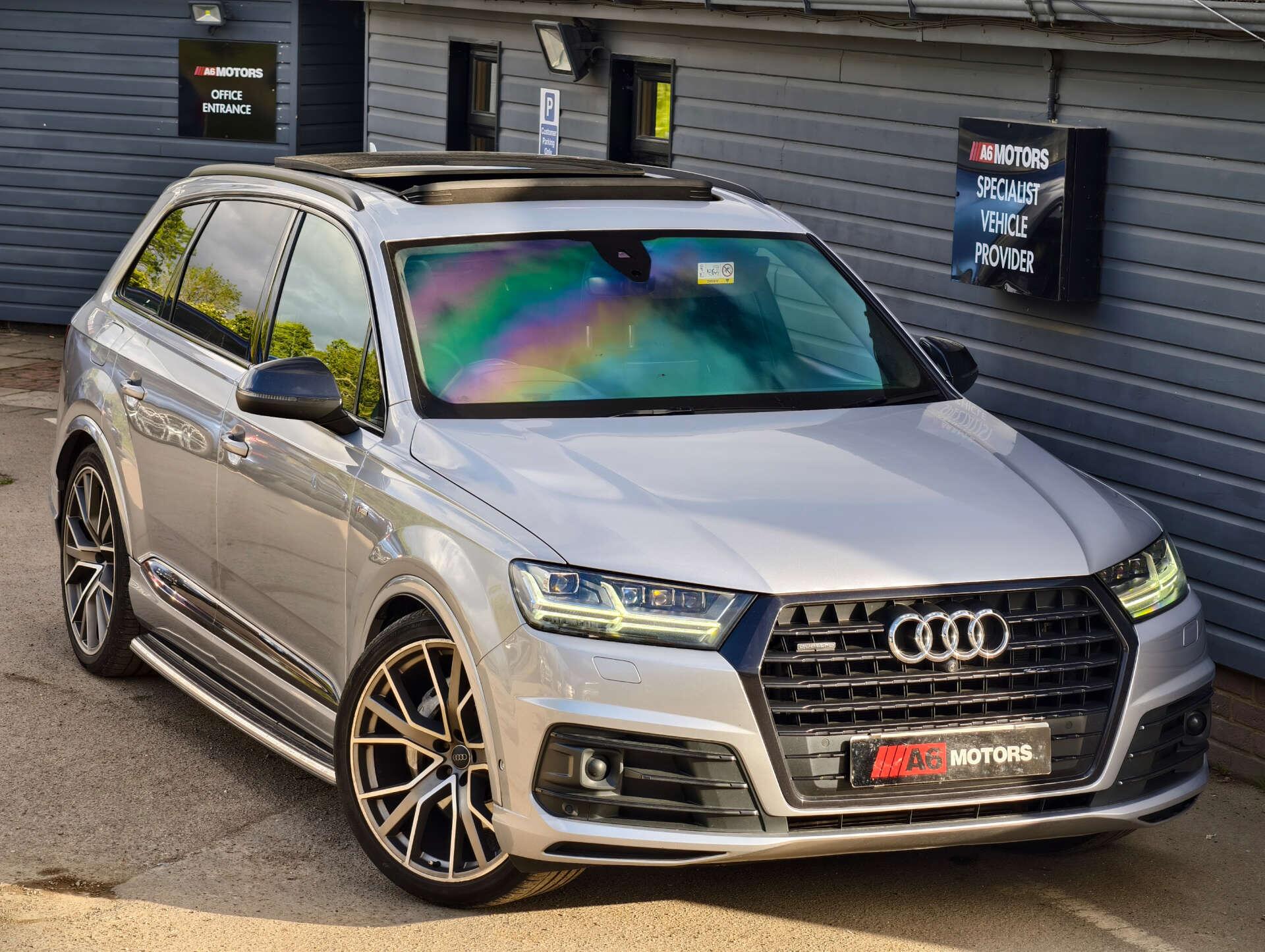 Audi Q7 view 8