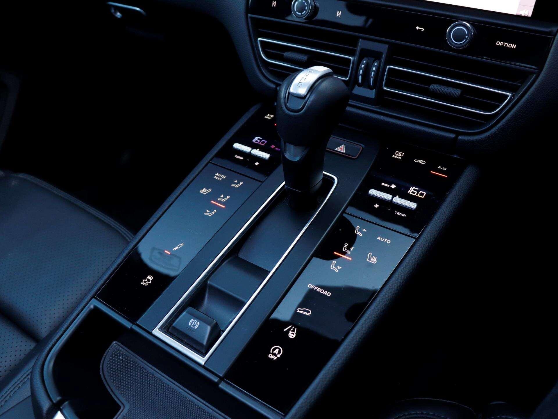 Porsche Macan view 18