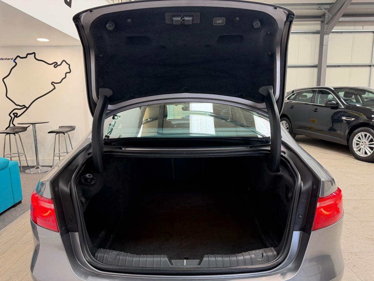 Jaguar XF view 28