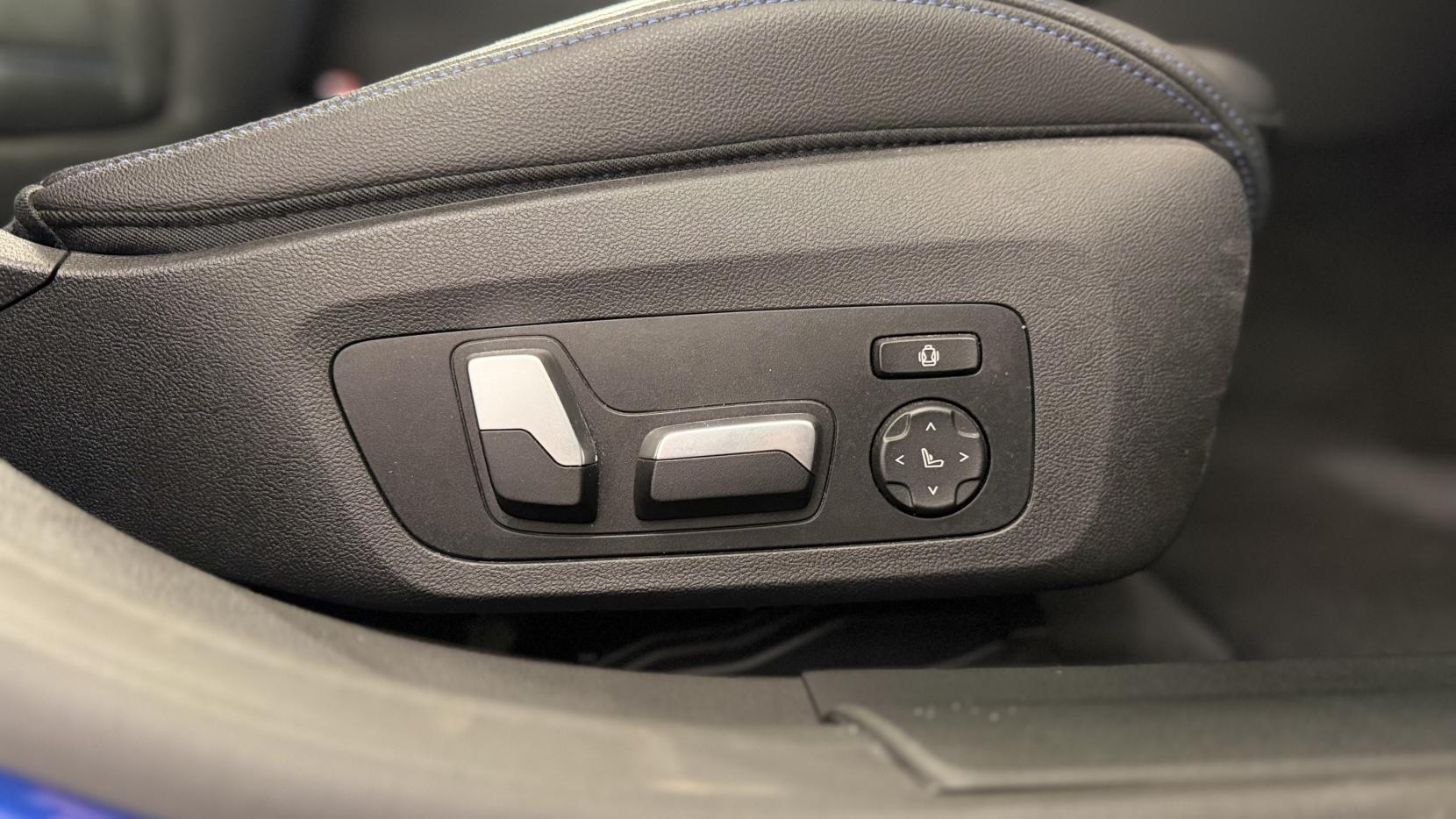 BMW i4 view 32