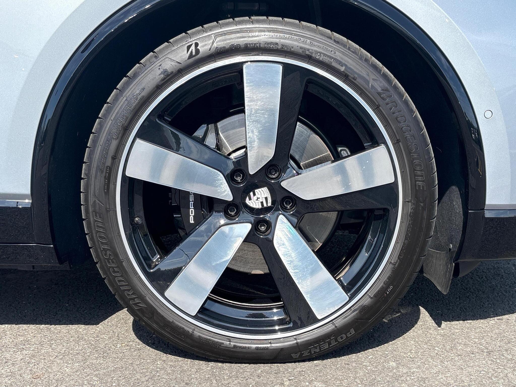 Porsche Macan view 25