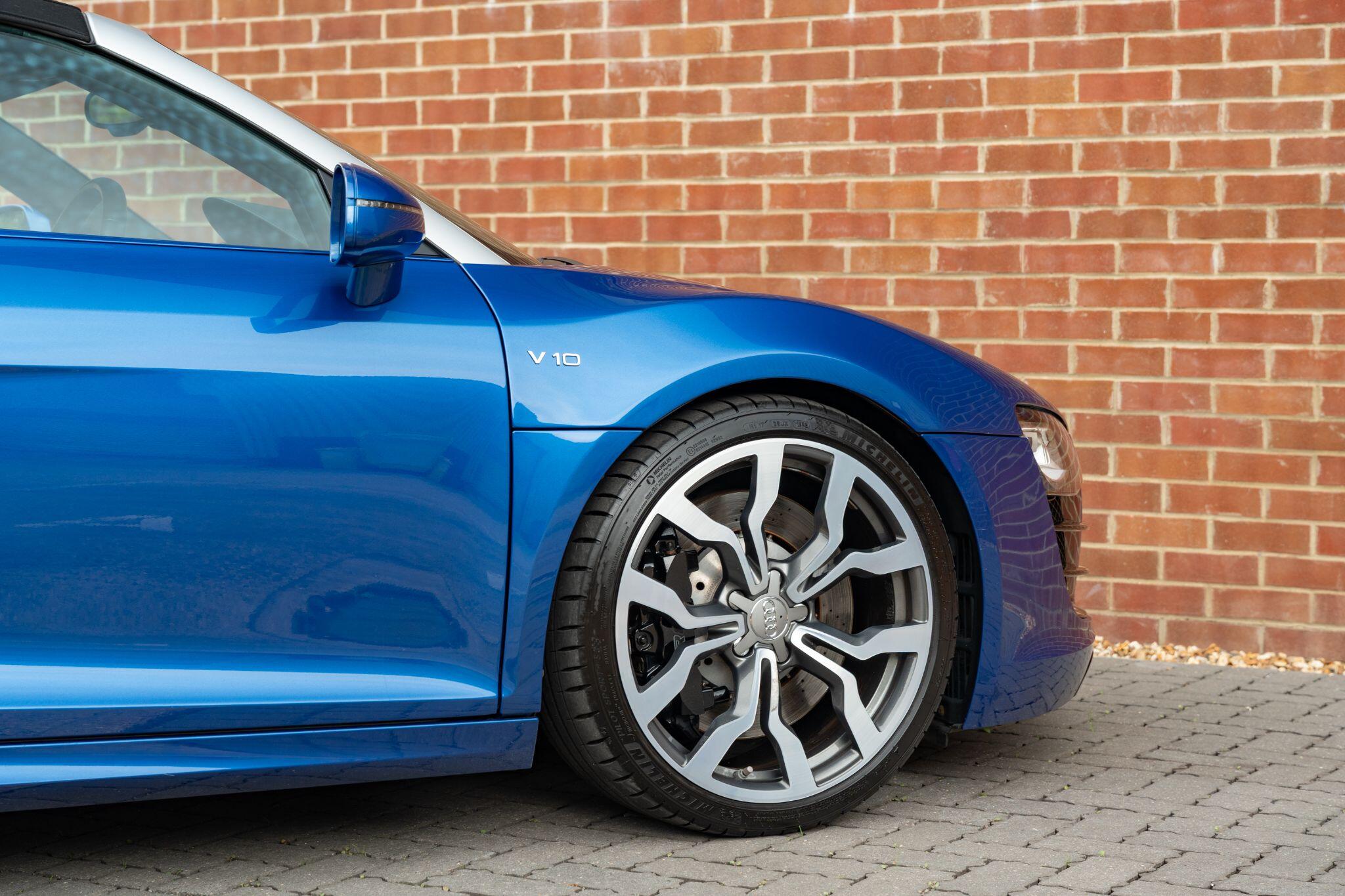 Audi R8 view 17