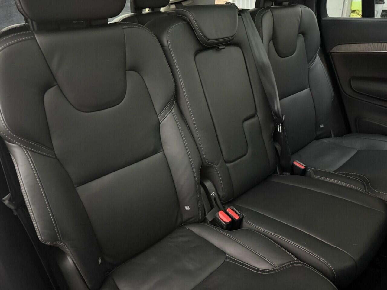 Volvo XC90 view 28