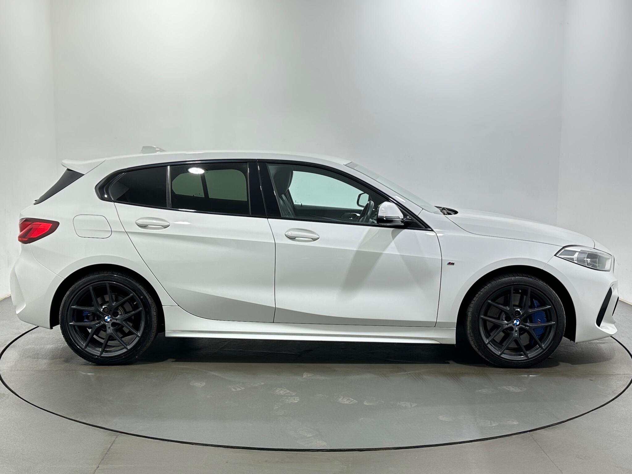 BMW 1 Series view 9
