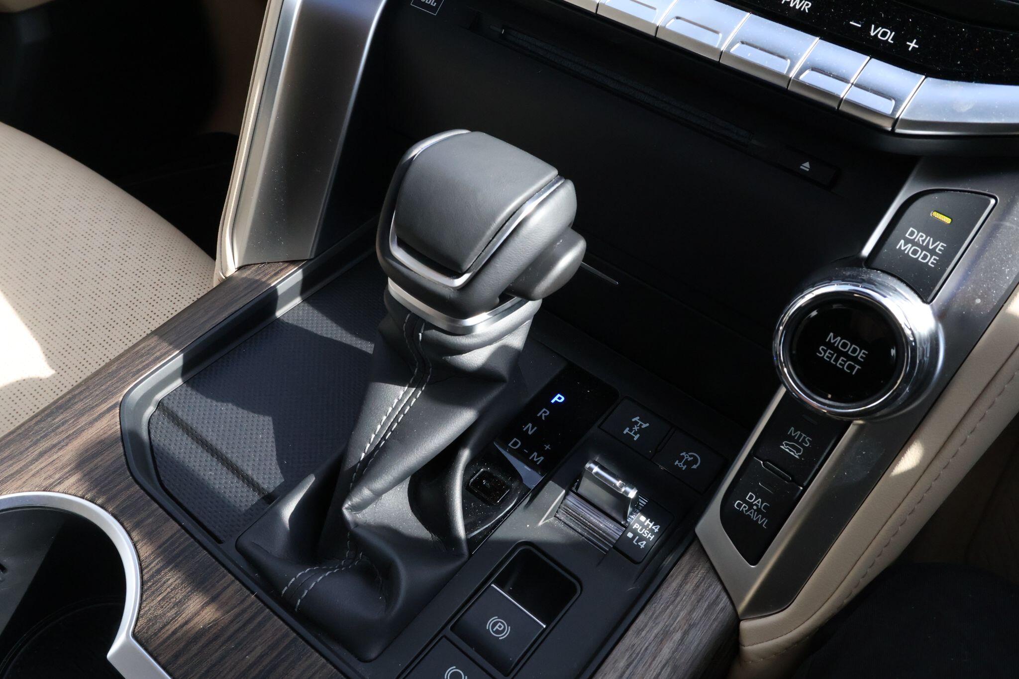 Toyota Land Cruiser view 10
