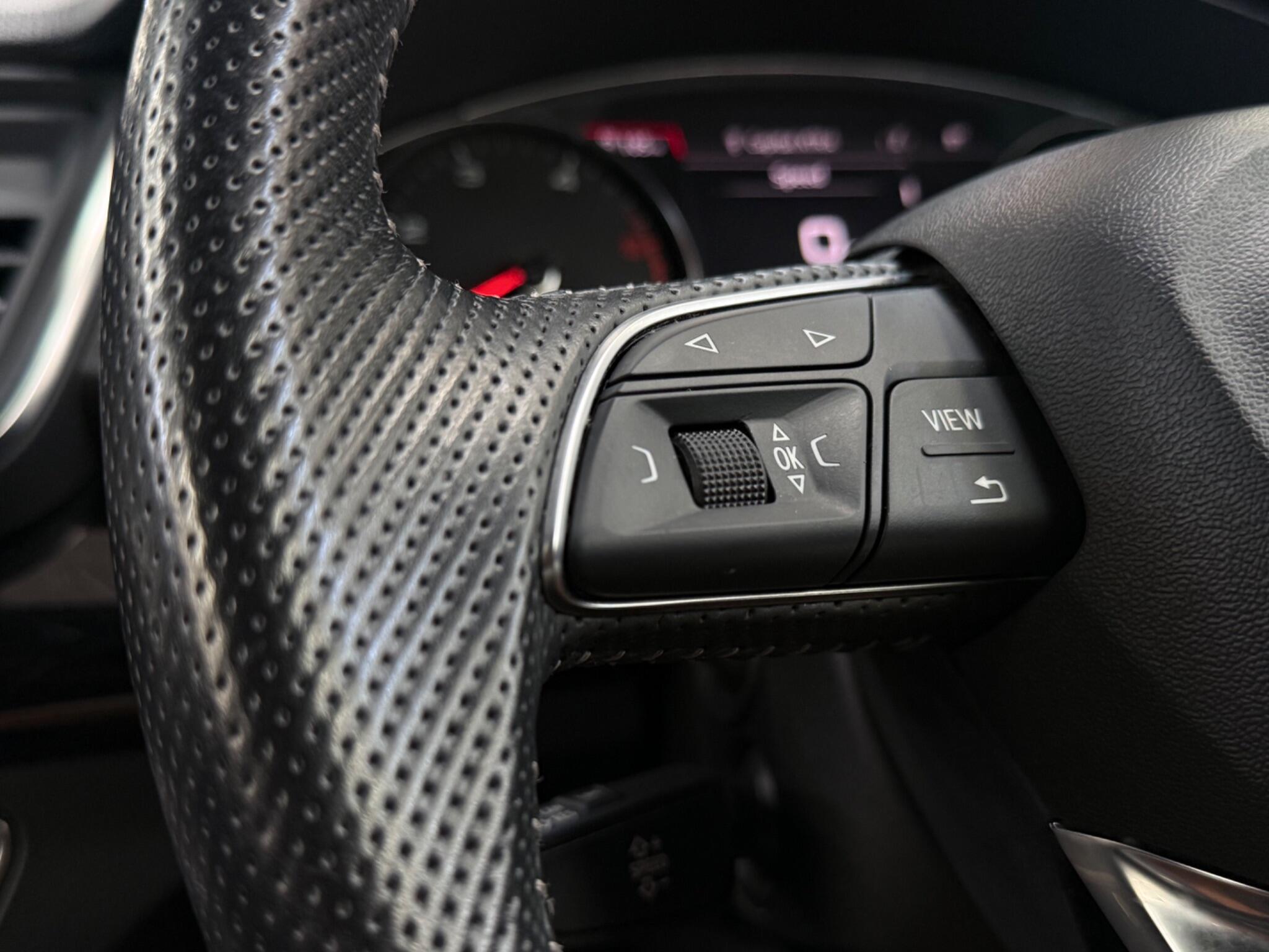 Audi Q5 view 13