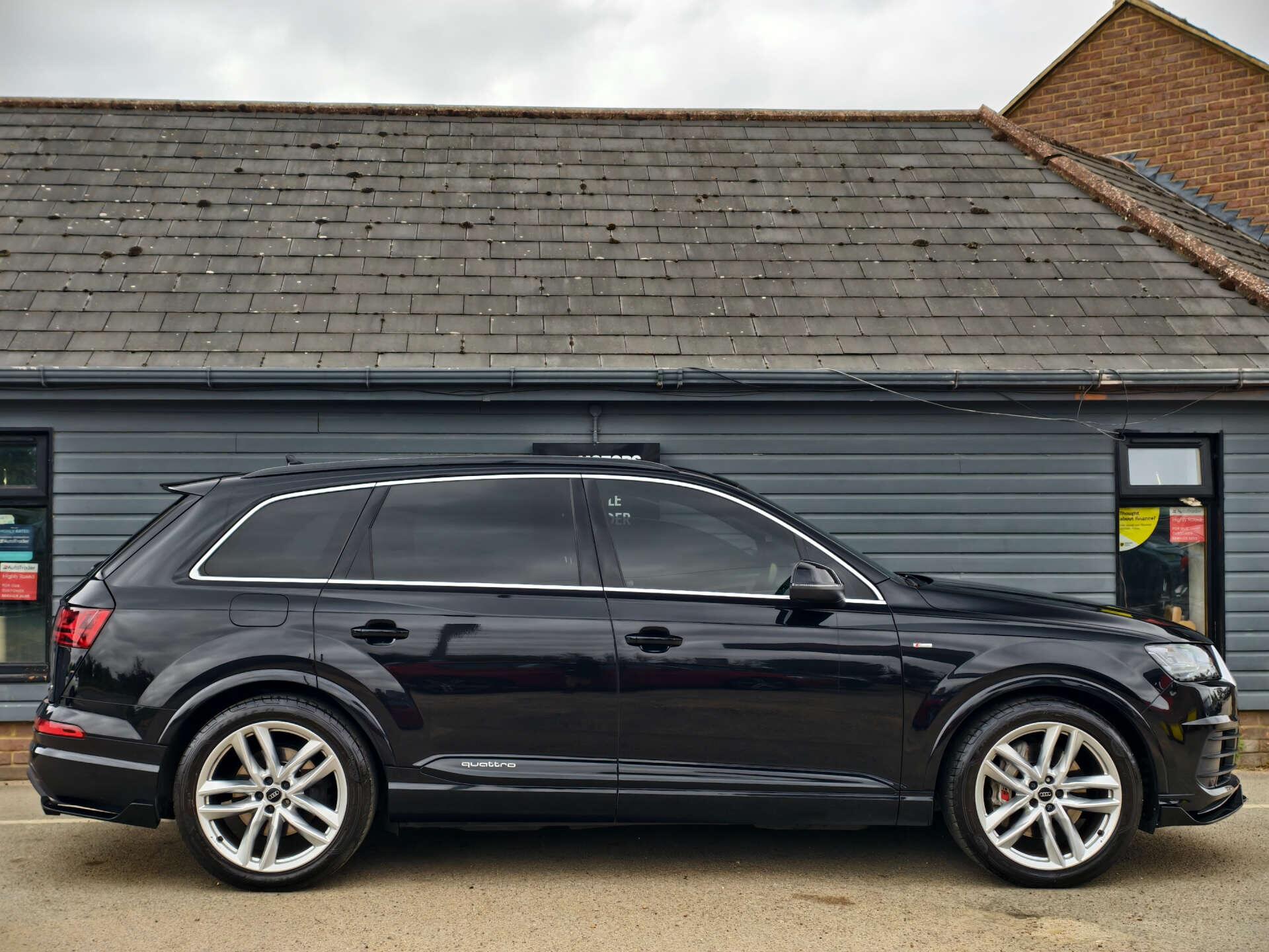 Audi Q7 view 15
