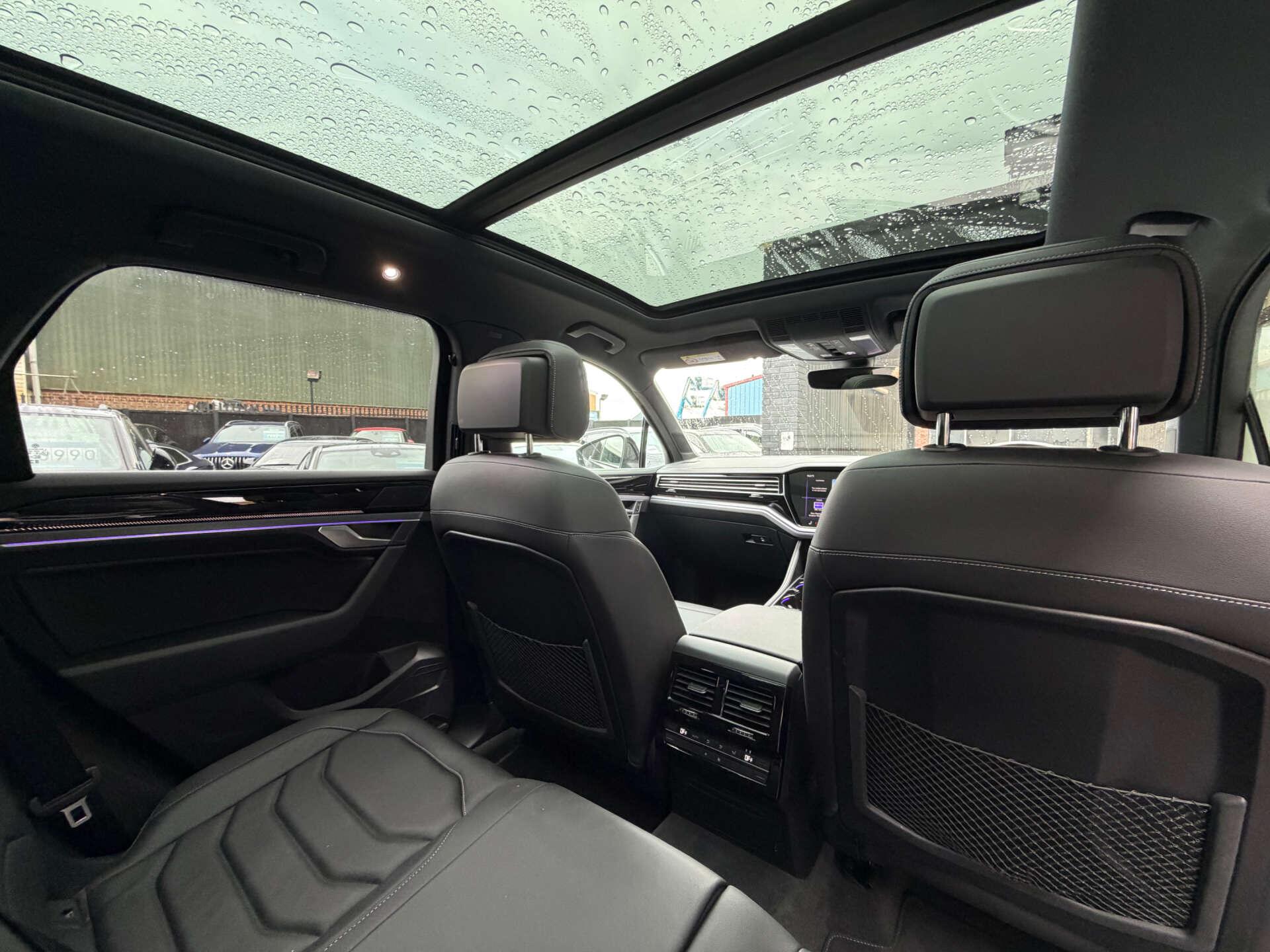 Volkswagen Touareg view 16
