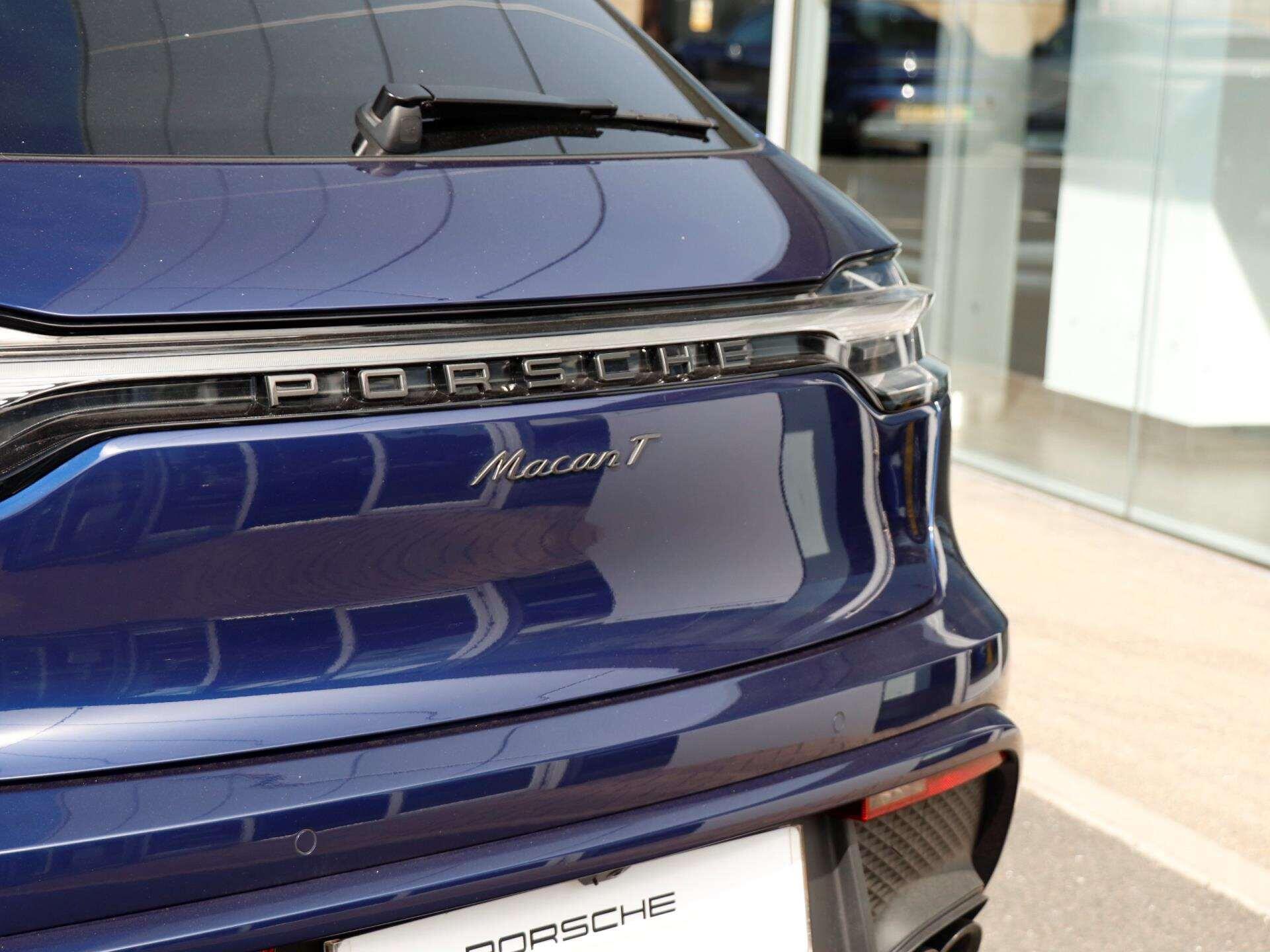Porsche Macan view 37