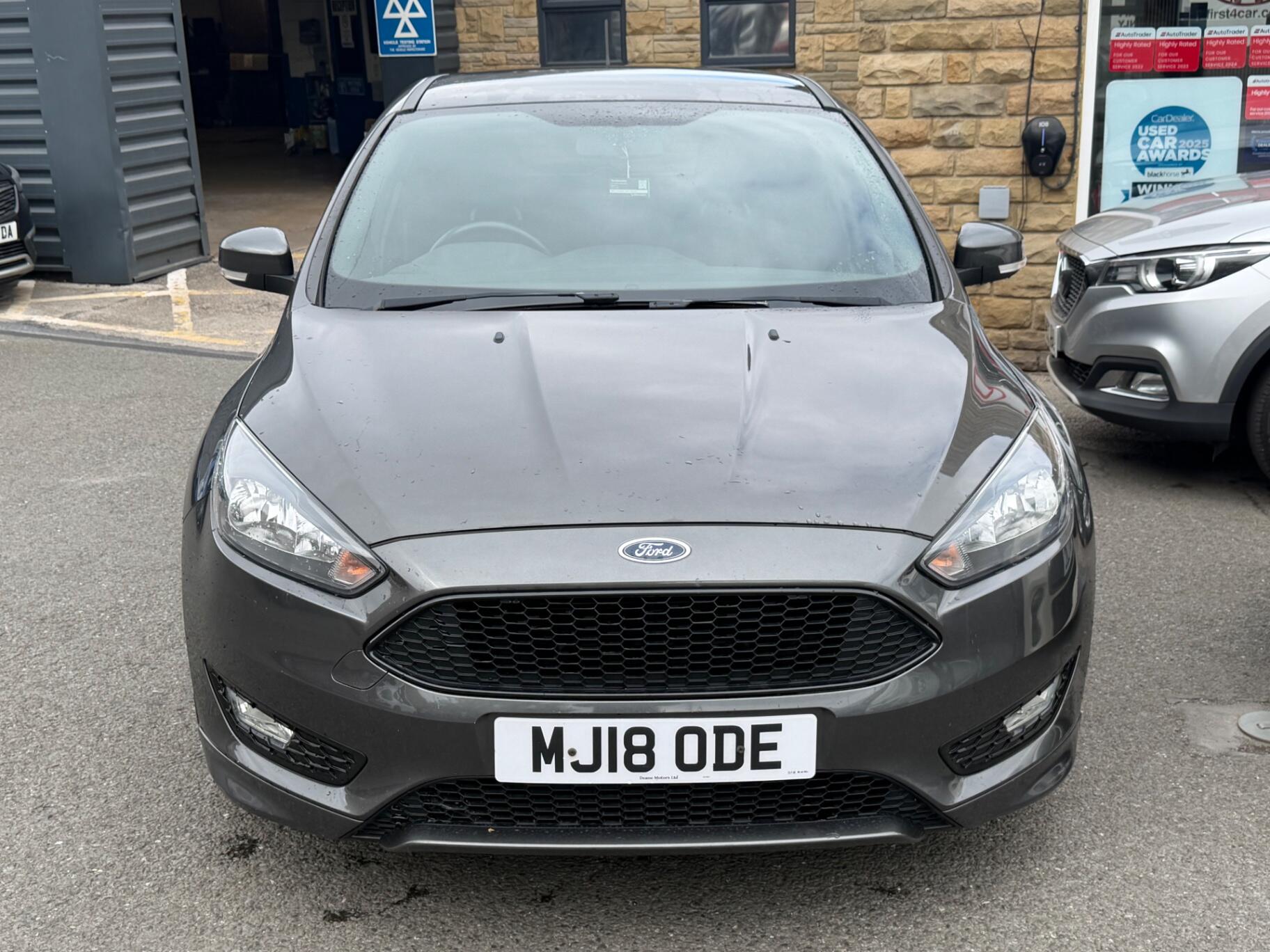 Ford Focus view 3