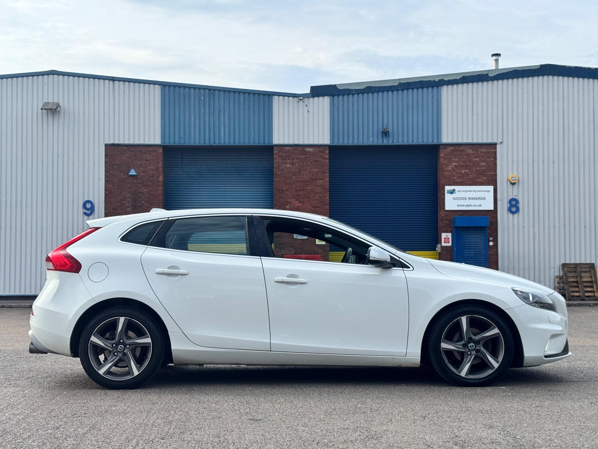 Volvo V40 view 16