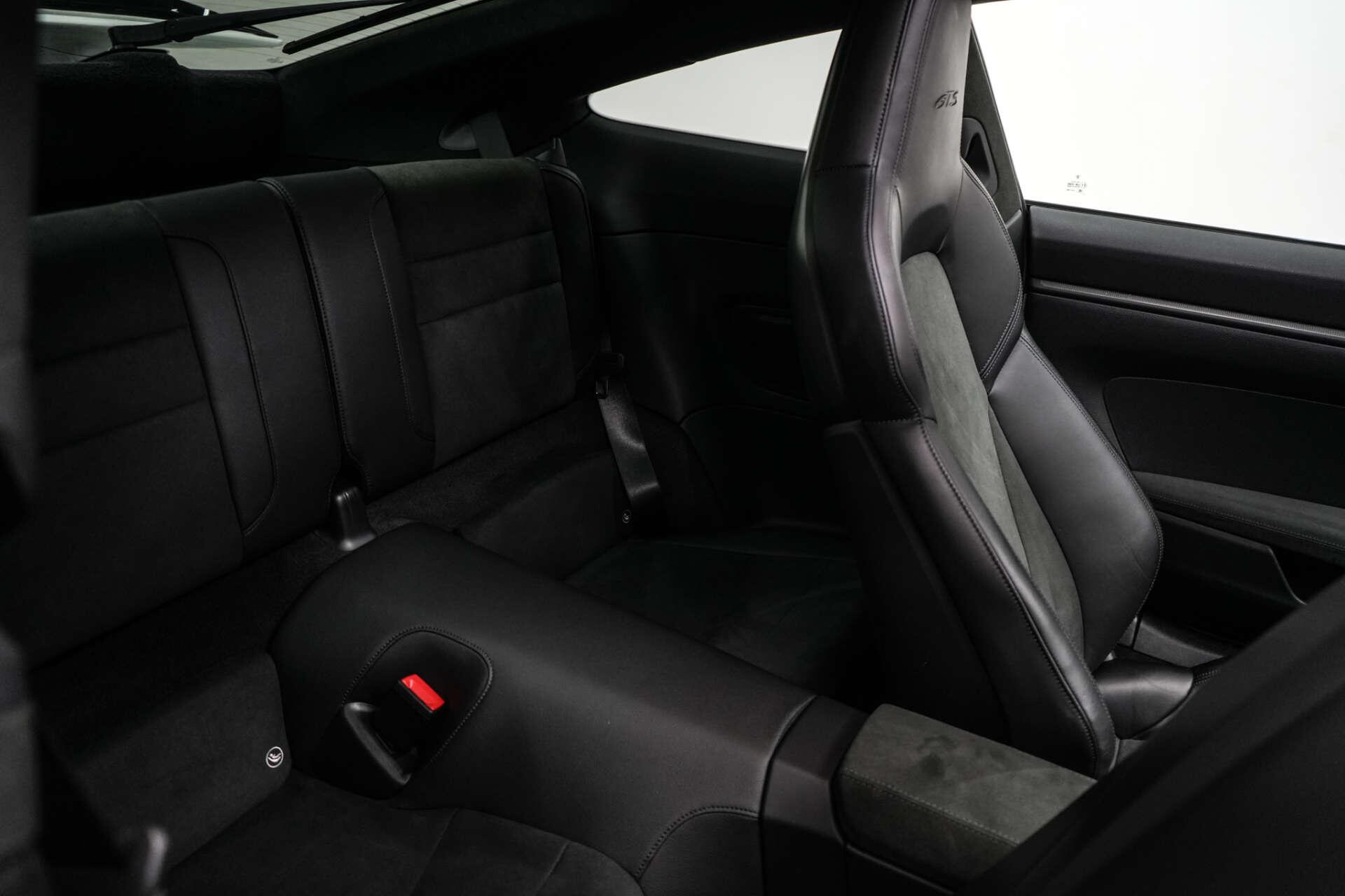 Porsche 911 view 32